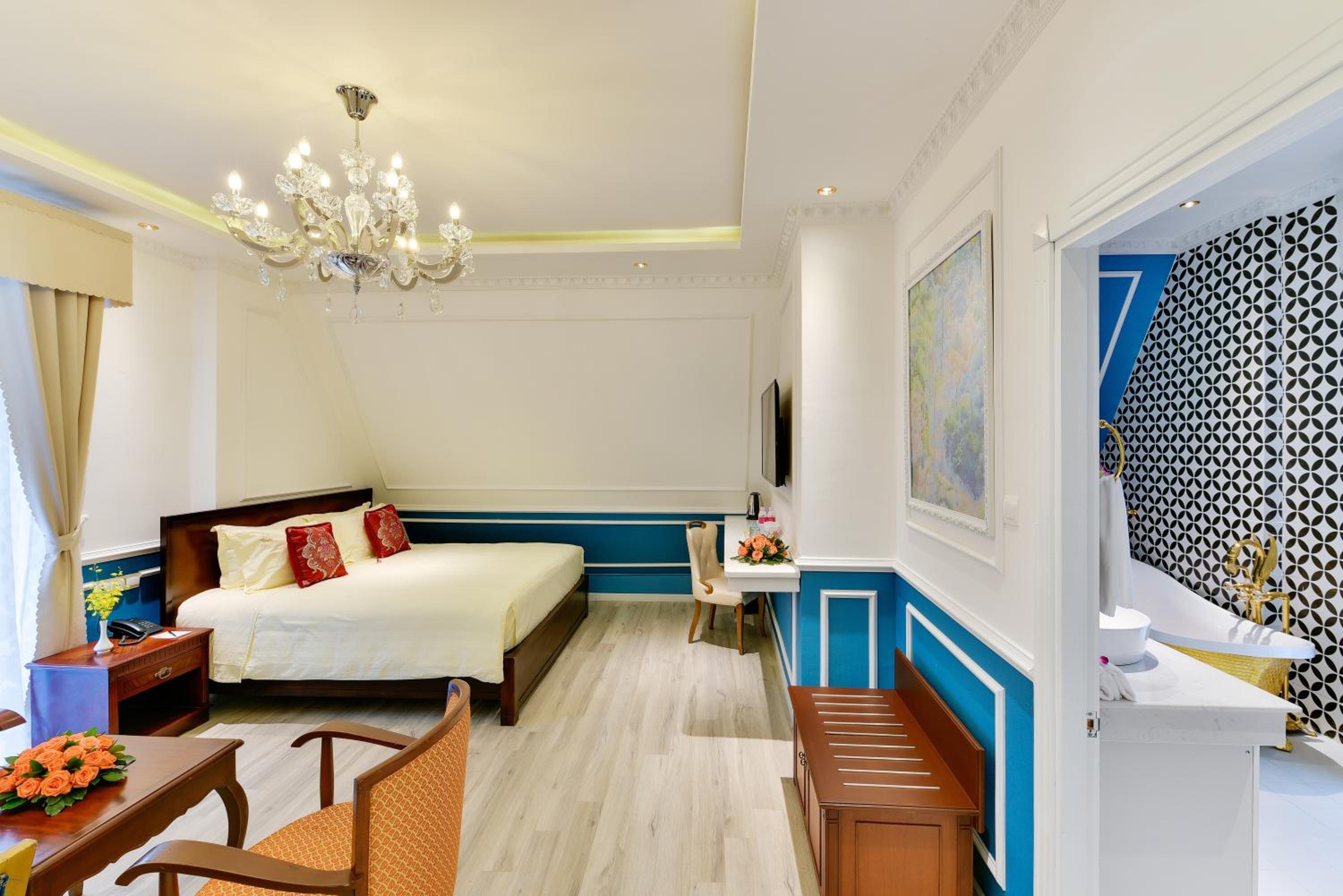 Suite - Photo 2