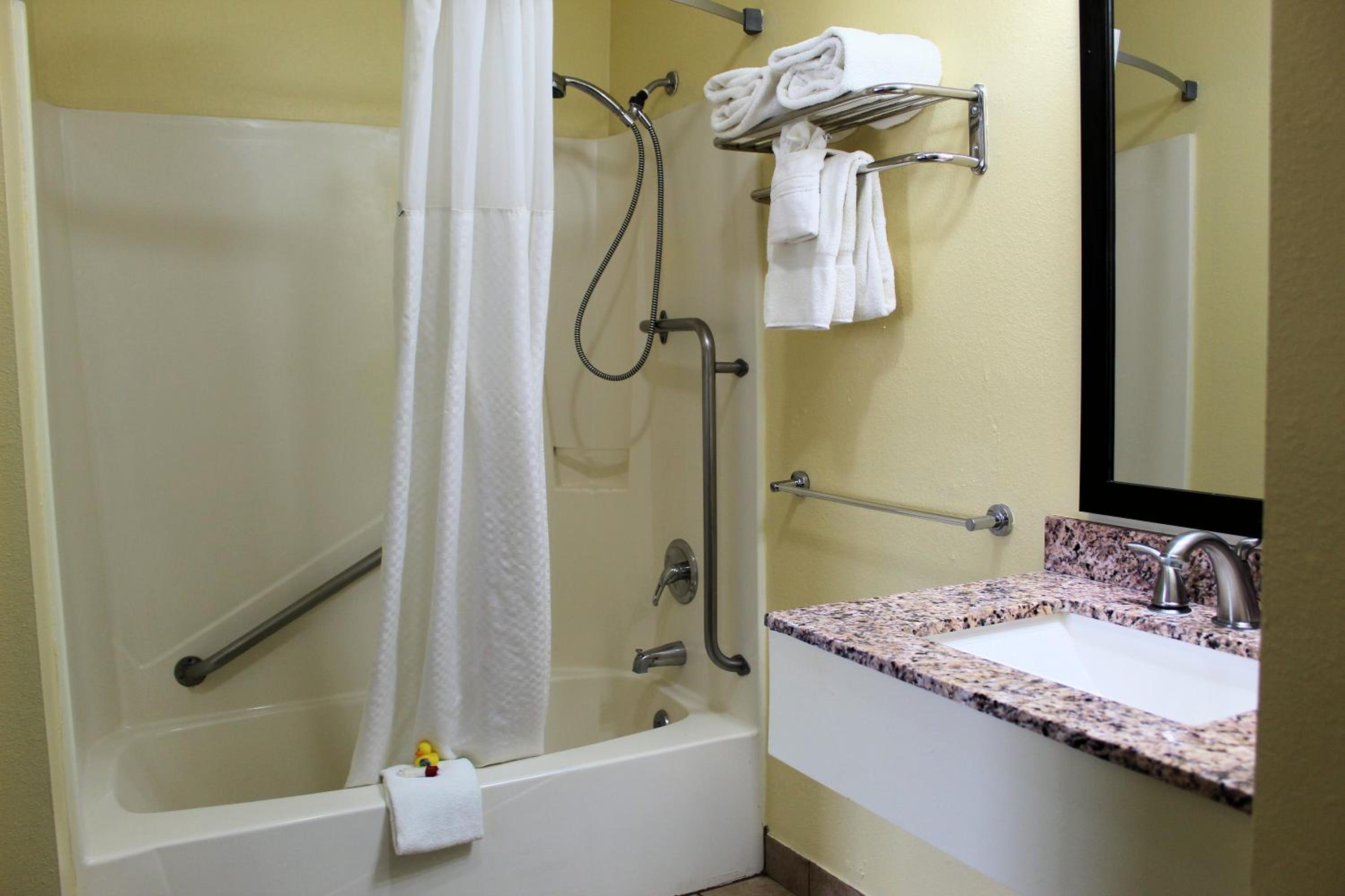 King Room - Disability Access - Non-Smoking - Photo 7