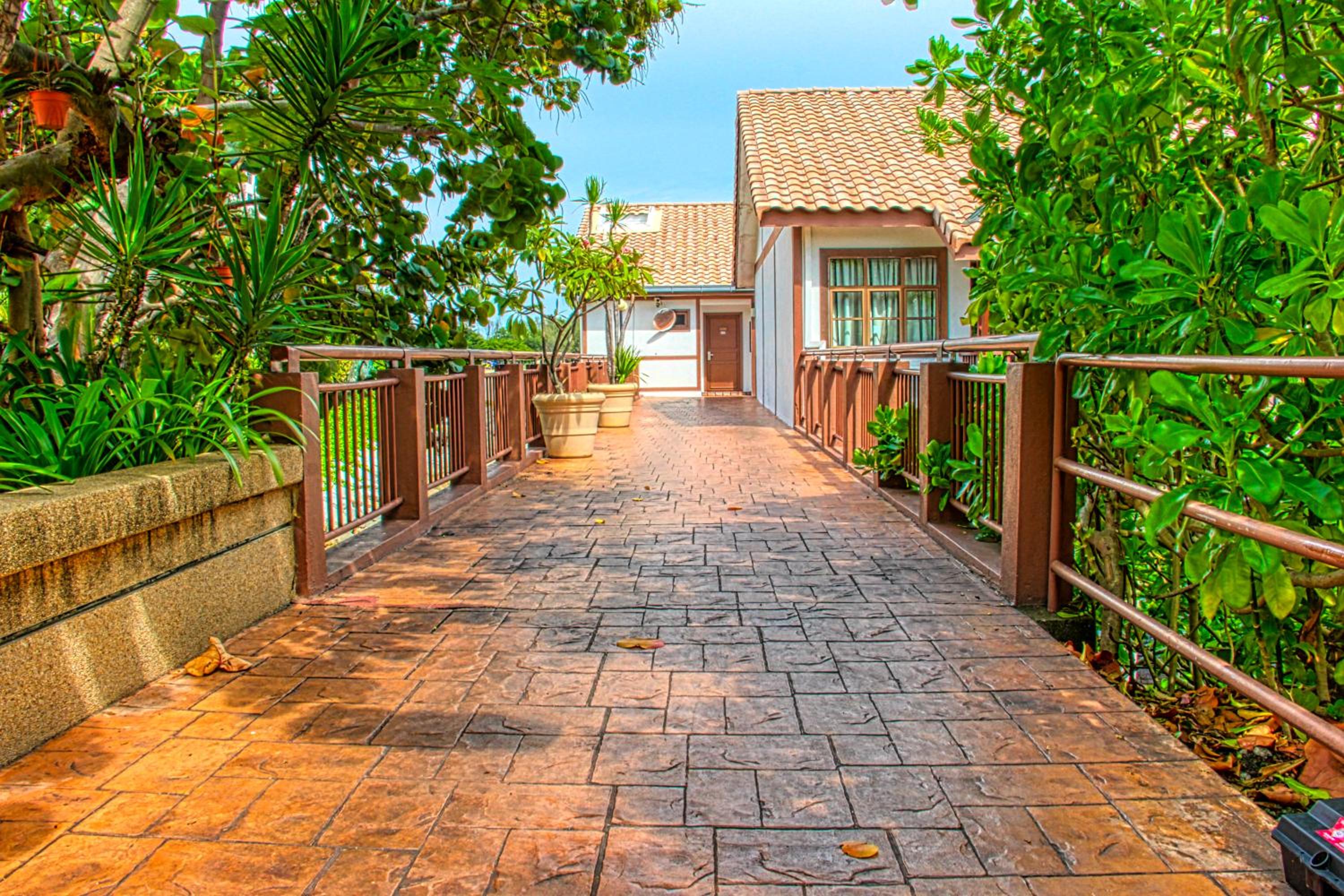 Premium Water Chalet