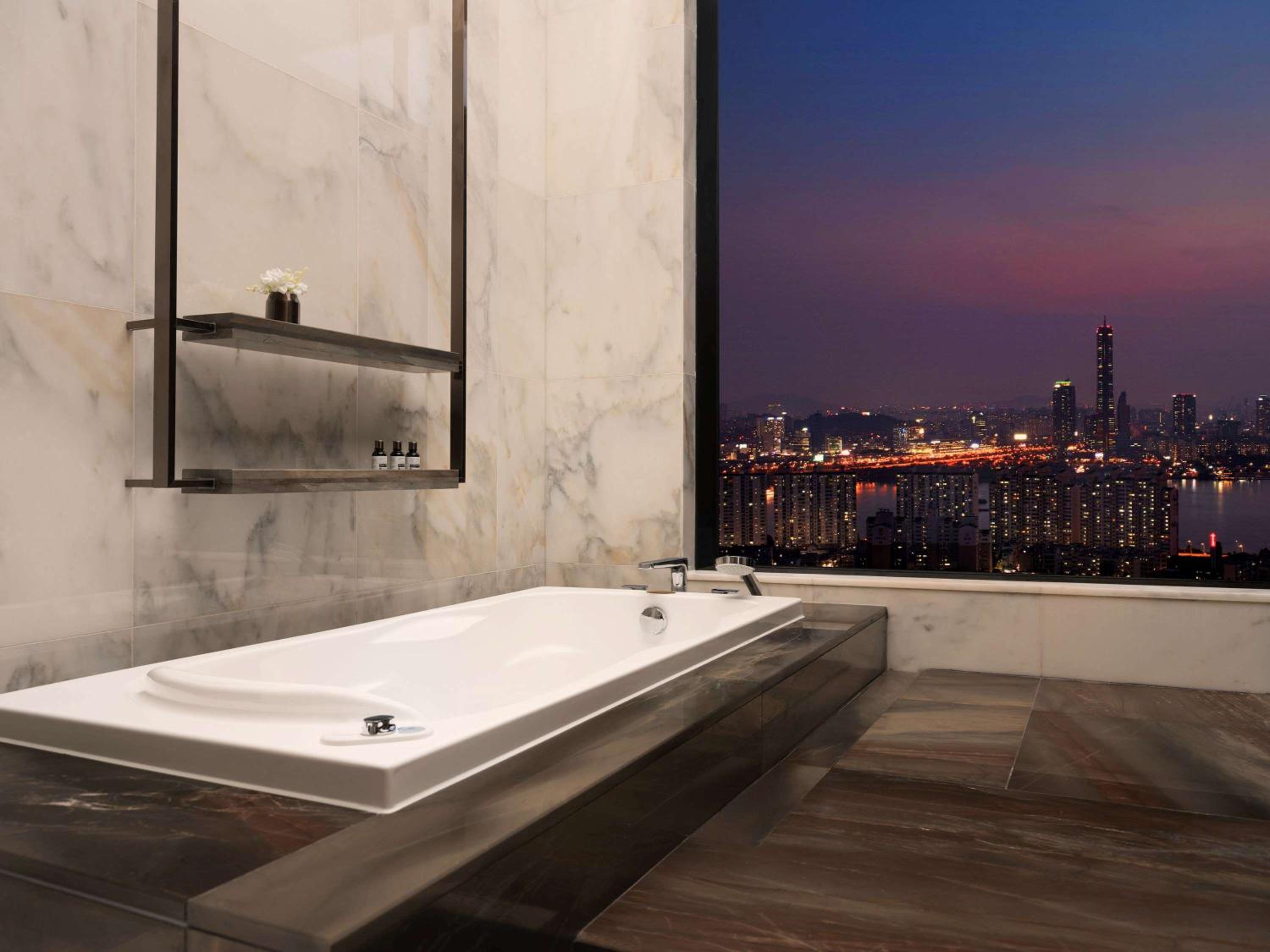 Two Bedroom Penthouse with Two King Beds photo 2