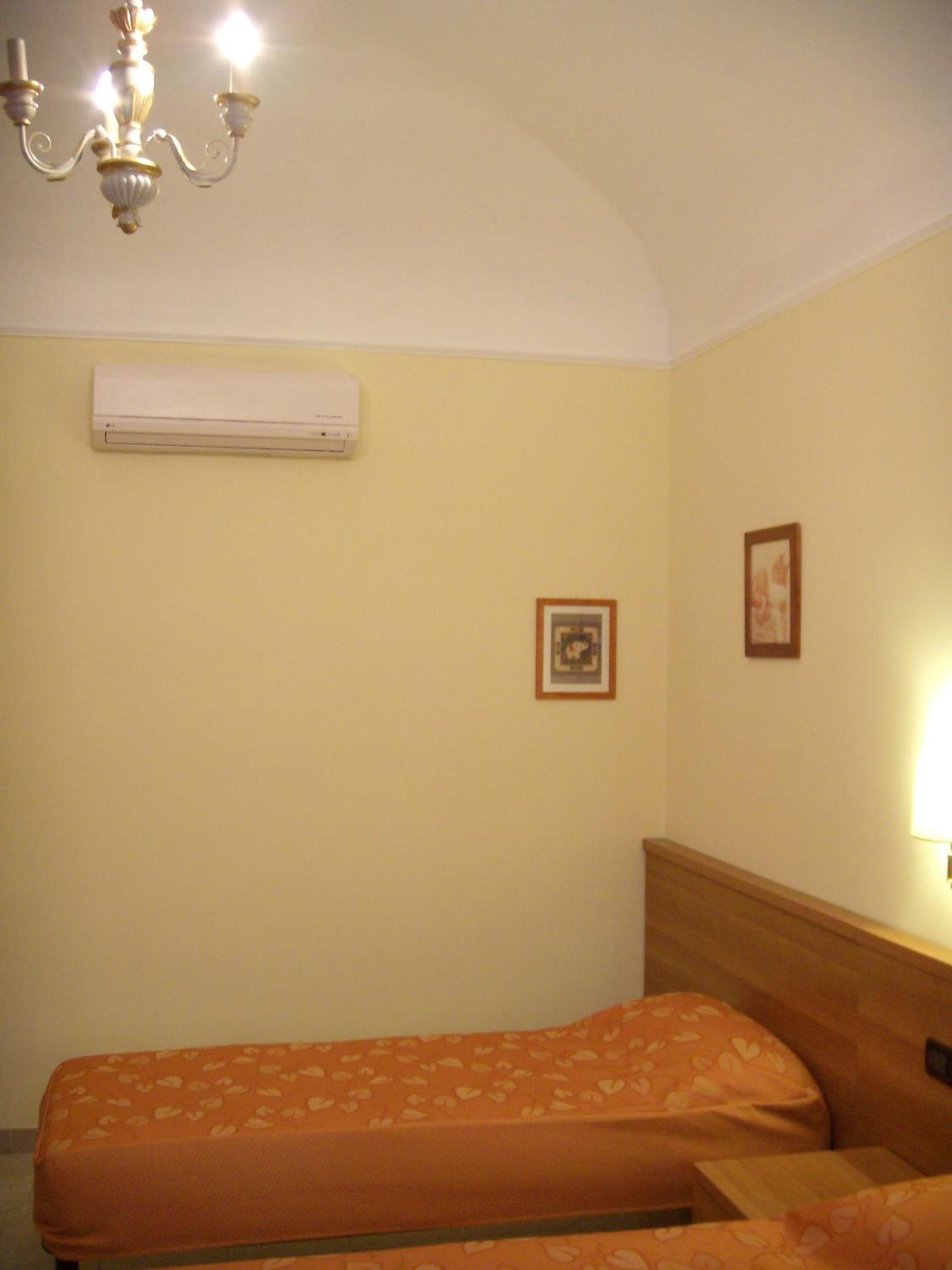 Double or Twin Room photo 2