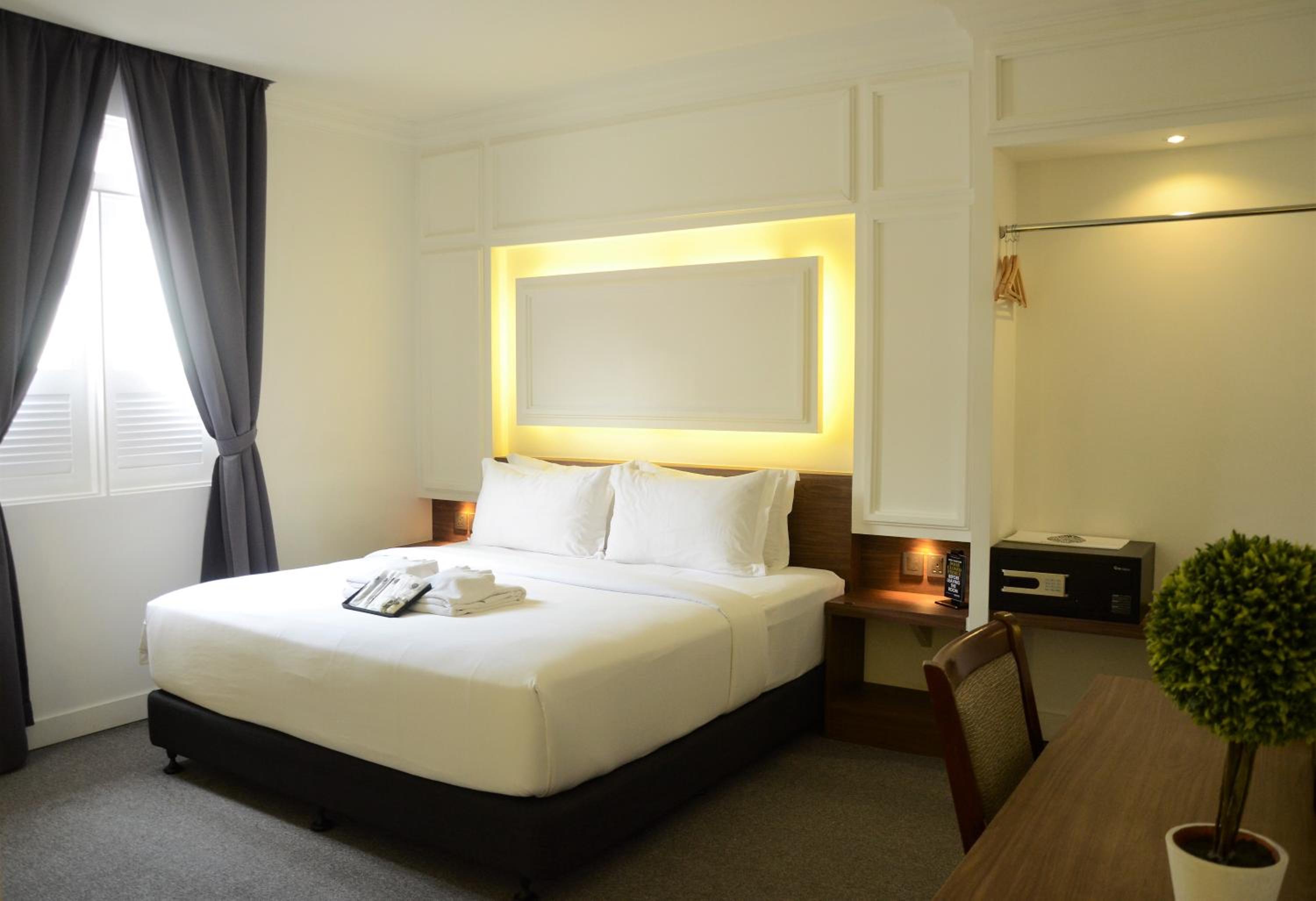 Deluxe King Room photo 3