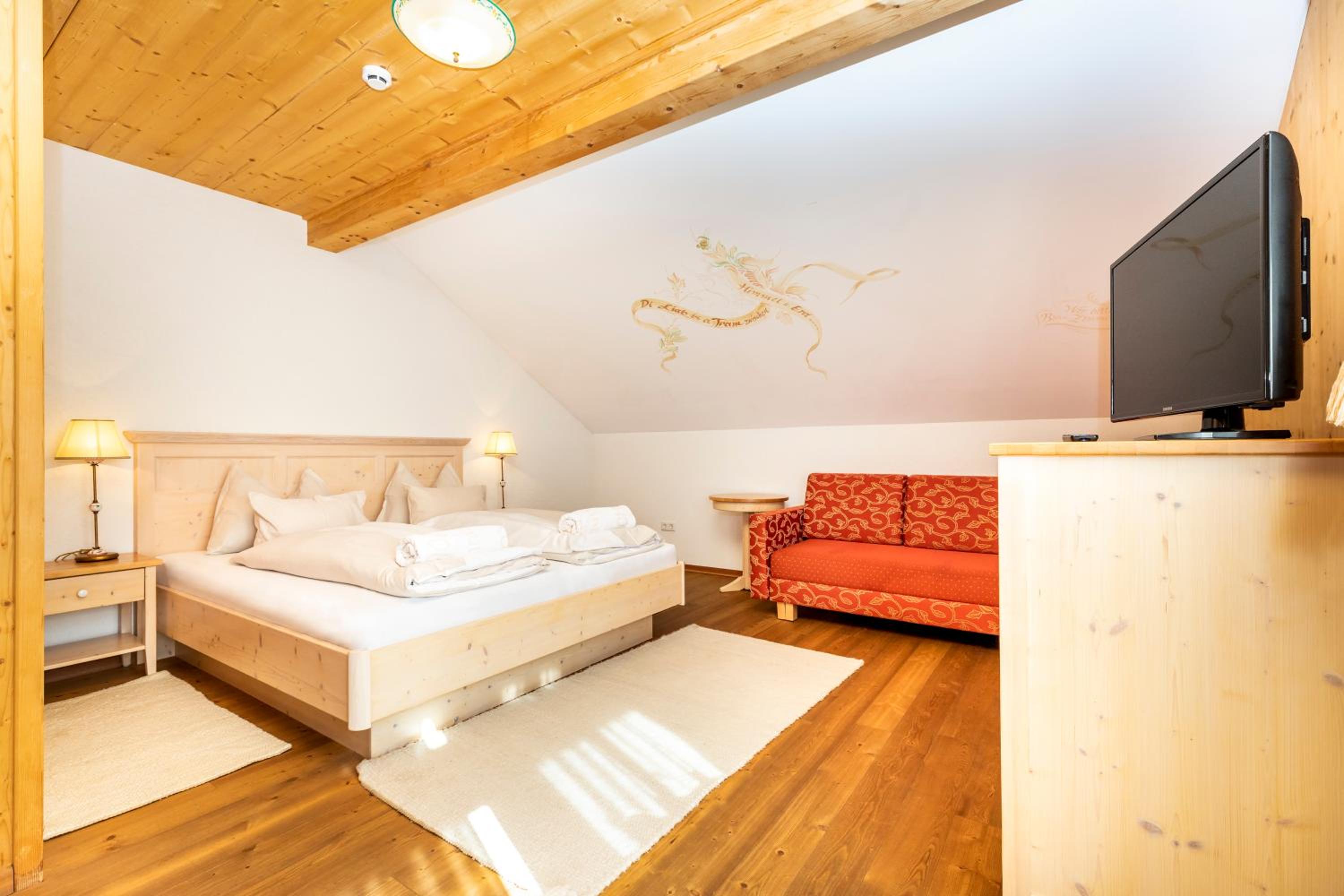 Deluxe Double Room with Balcony - Photo 5