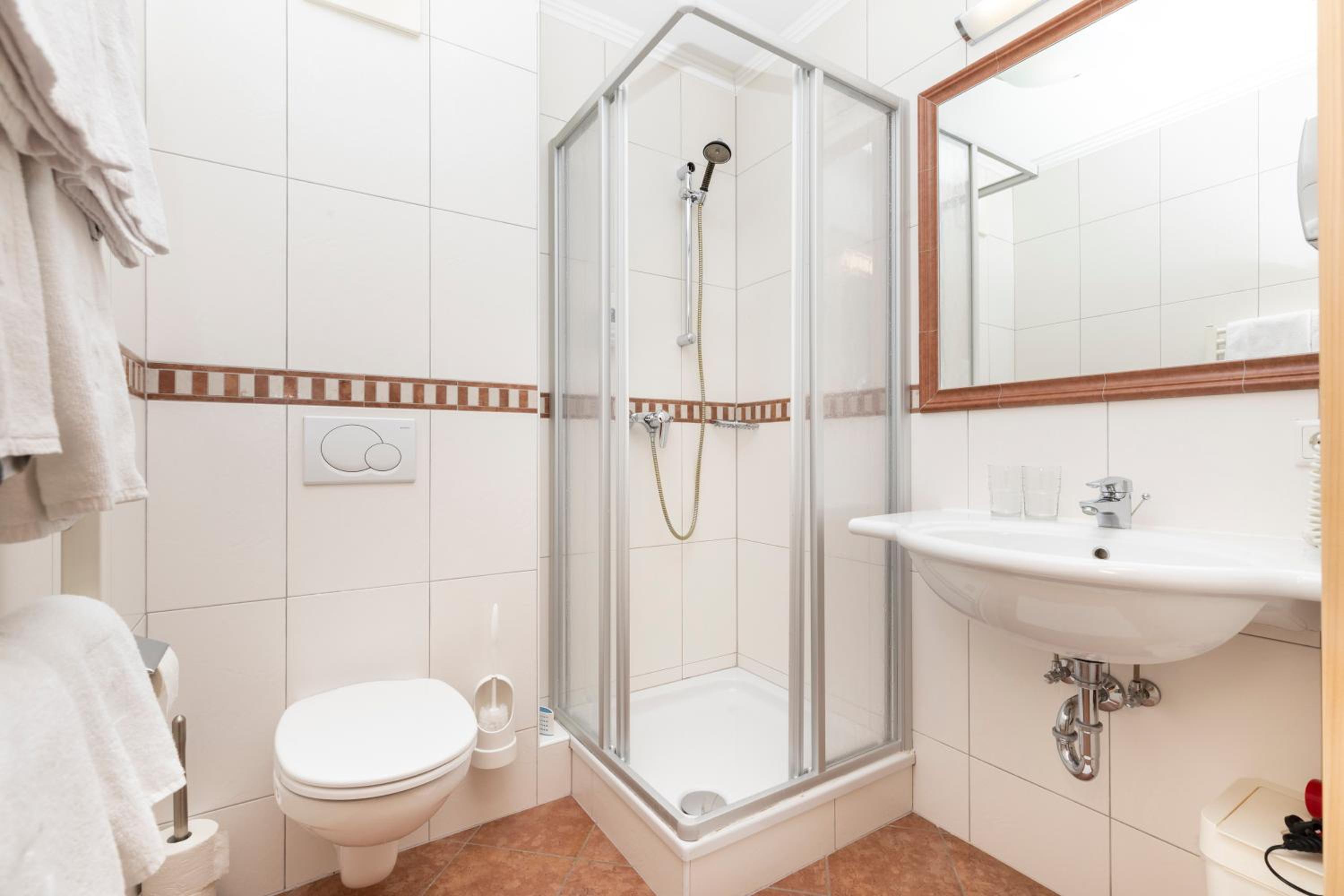 Standard Suite - Photo 6