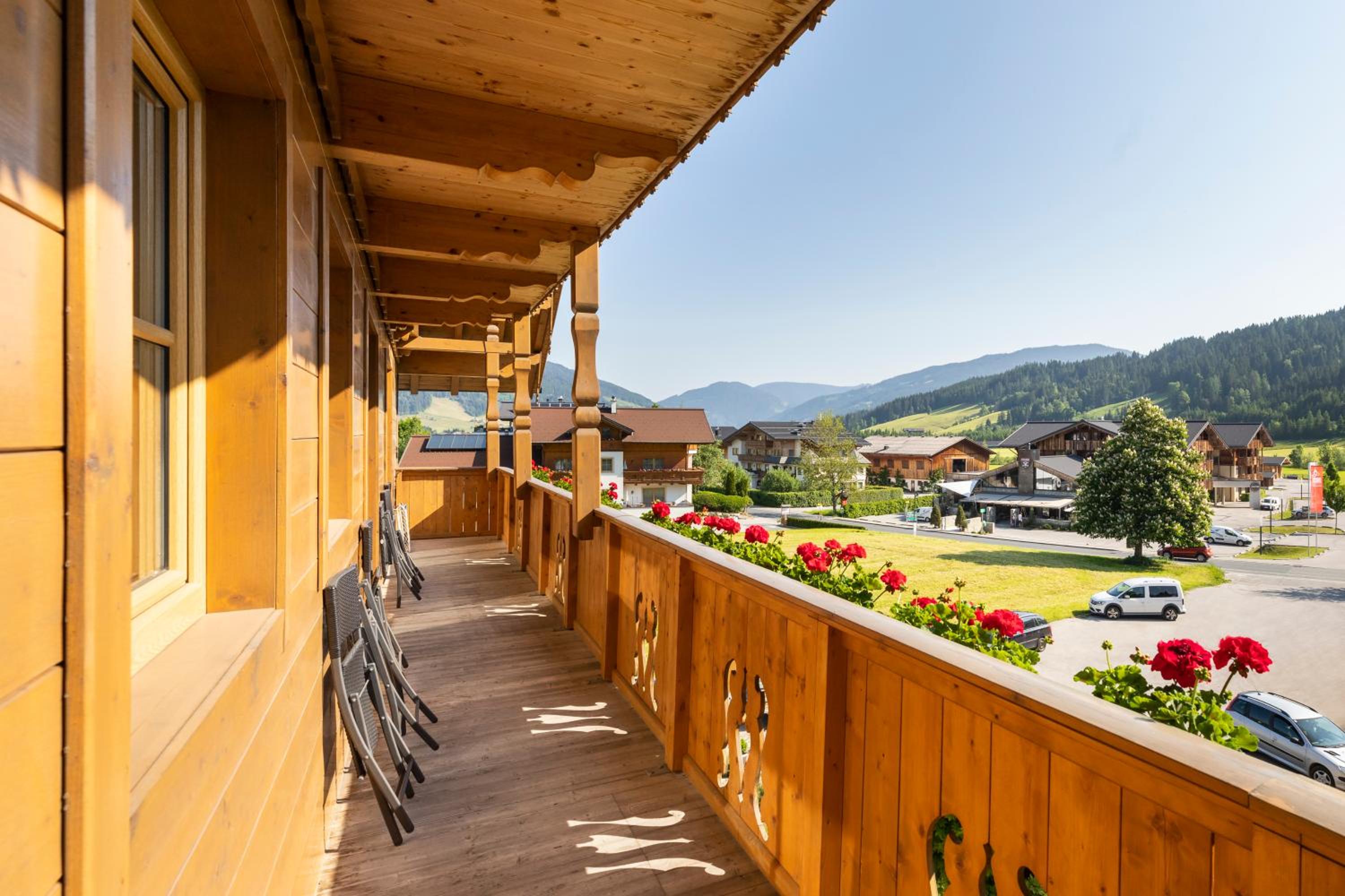 Family Suite with Balcony - Photo 15