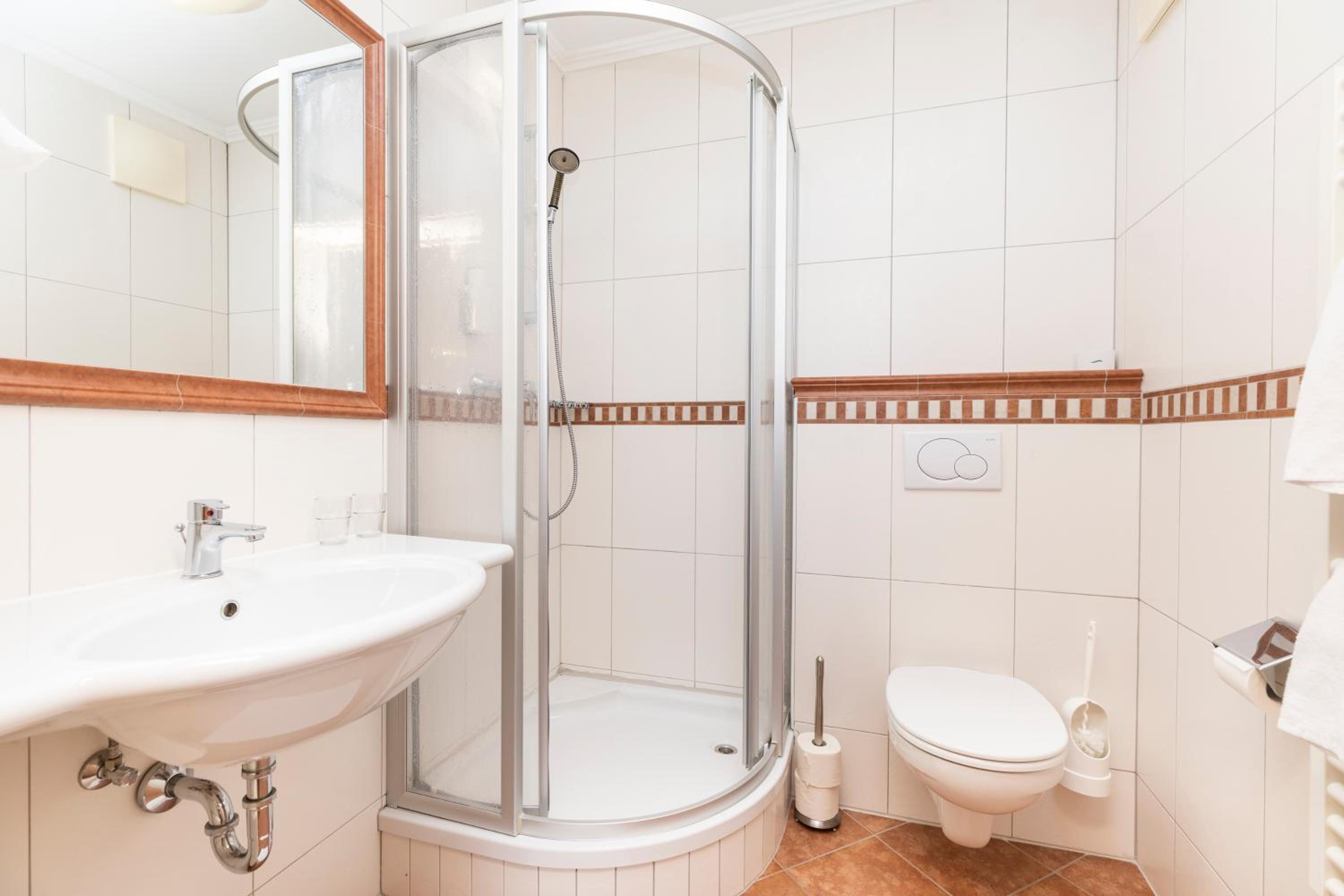Standard Suite - Photo 3