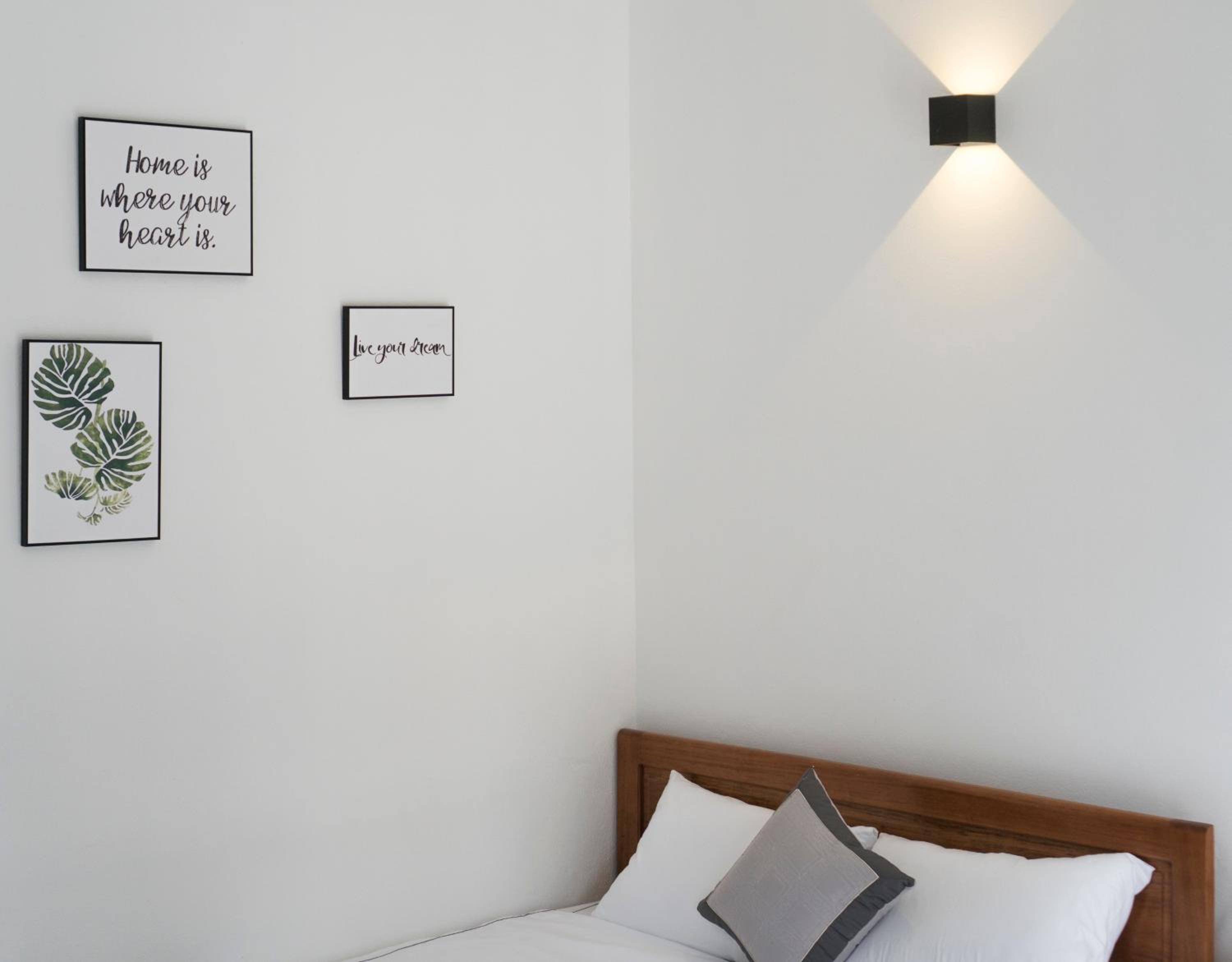 Deluxe Double Room with Balcony - Photo 14