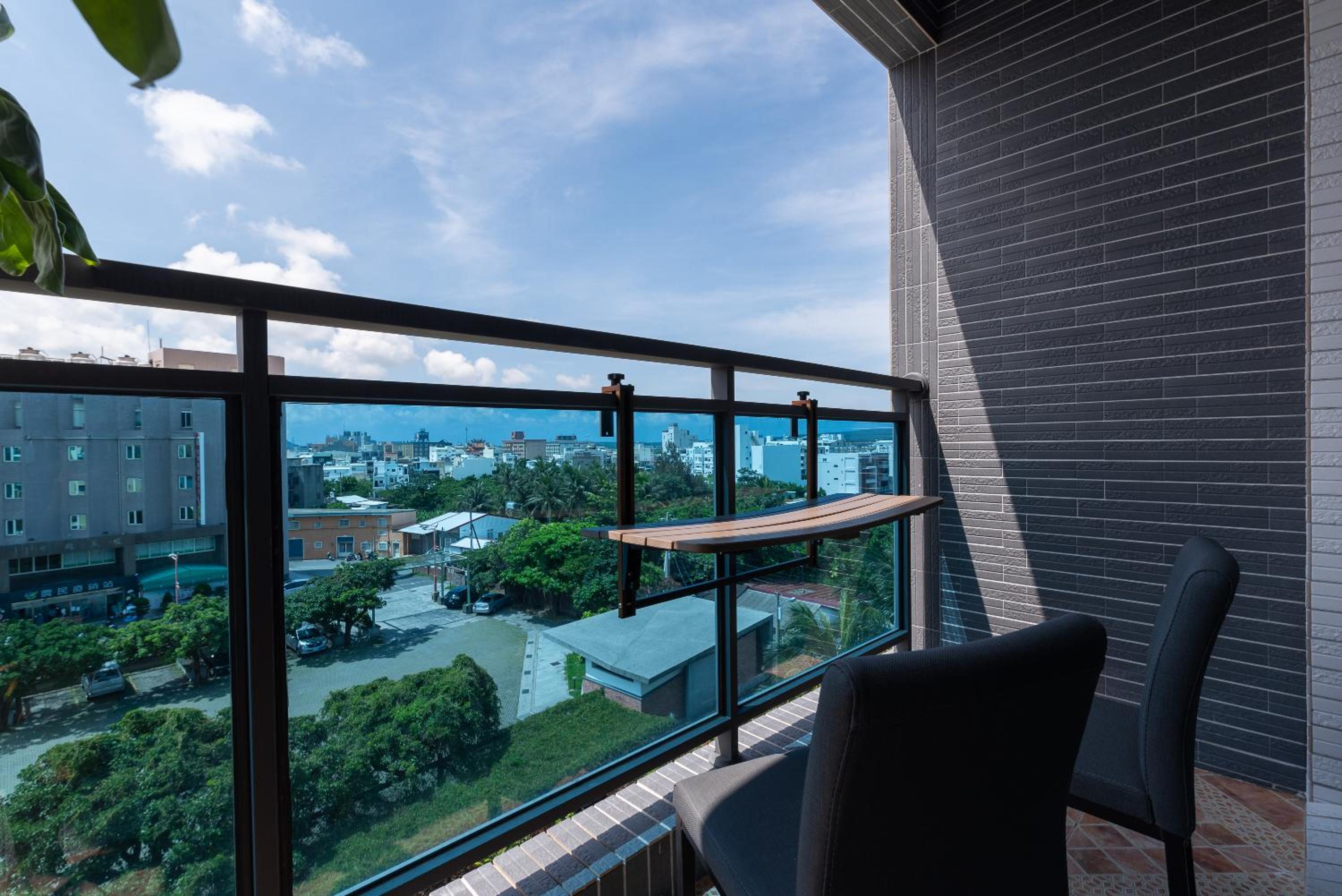 Deluxe Double Room with Balcony - Photo 7