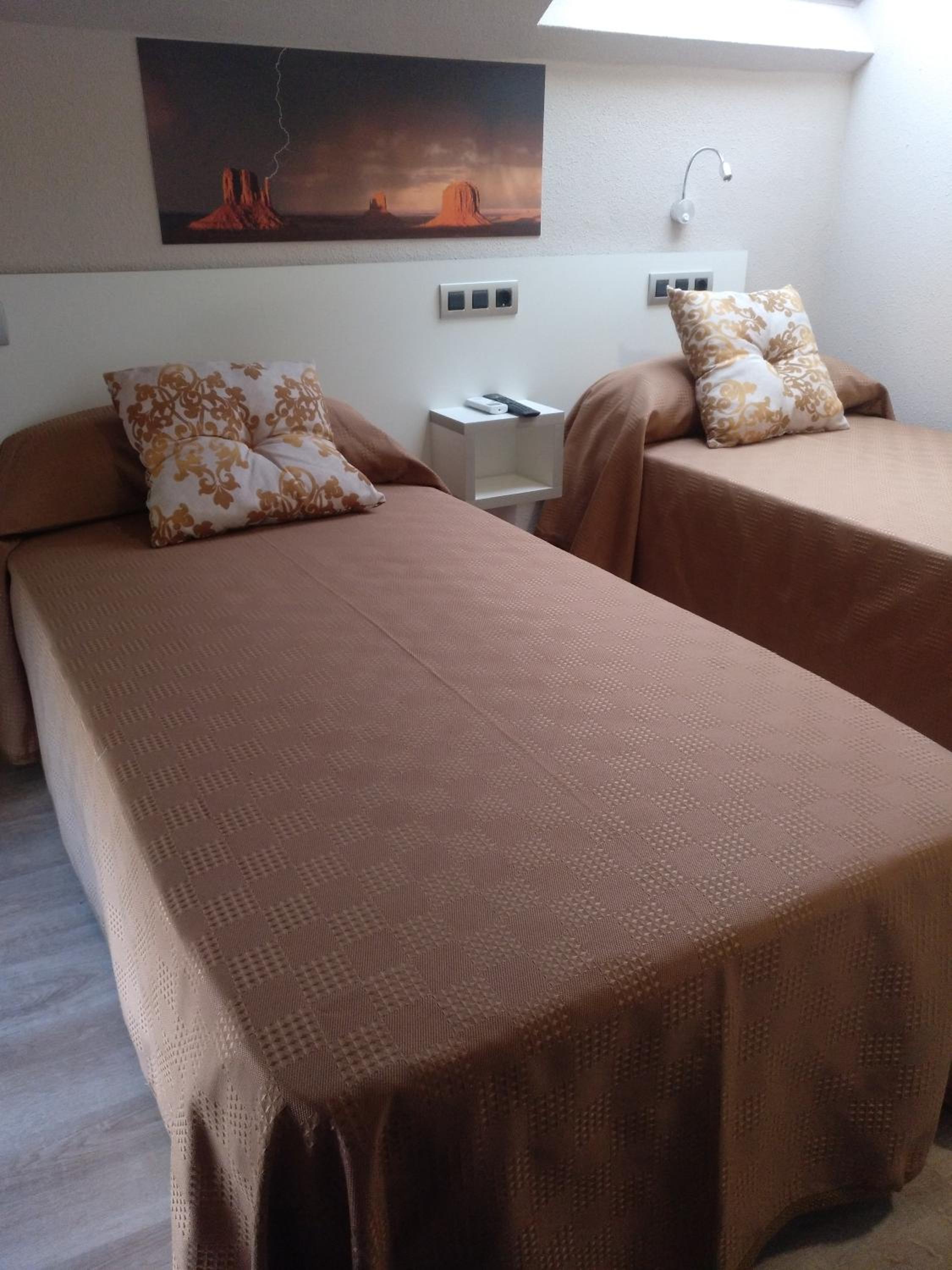 Twin Room - Photo 7