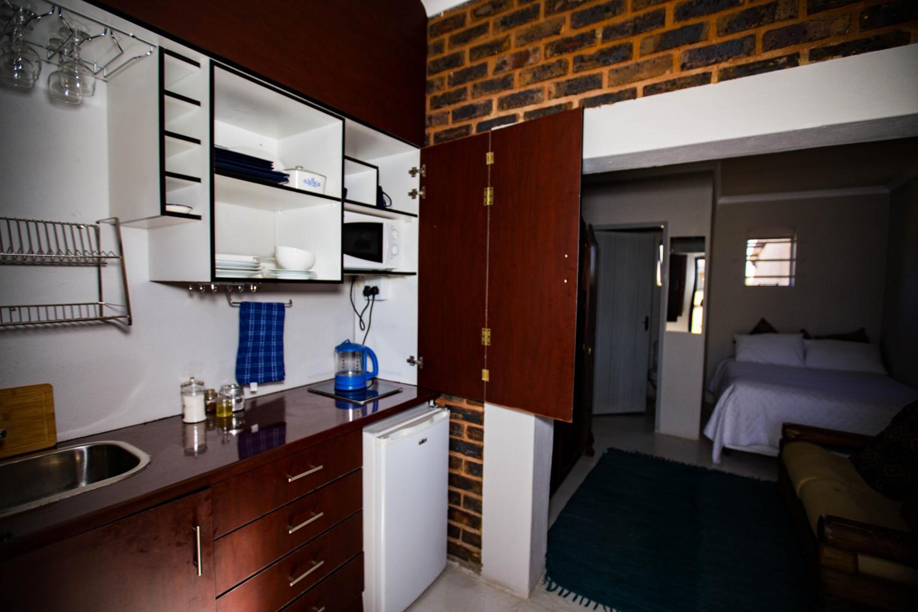 Budget Double Room - Photo 8