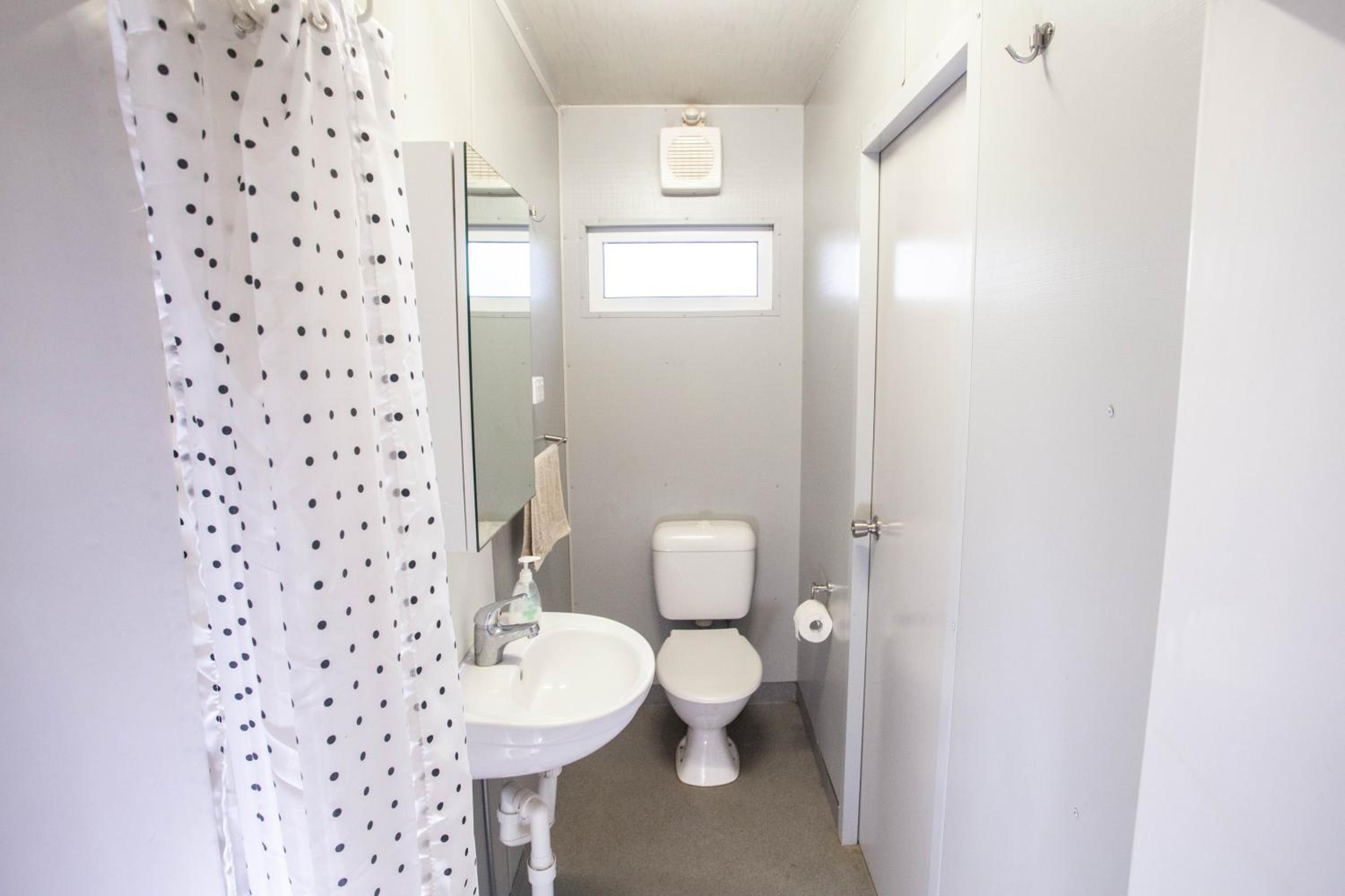 Double Room with Private Bathroom - Photo 15