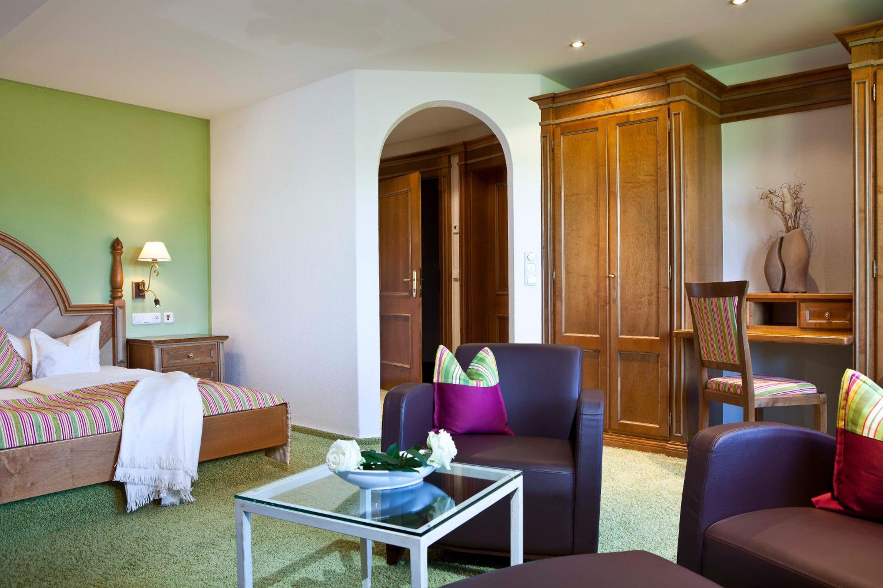 Young Deluxe Double Room photo 3
