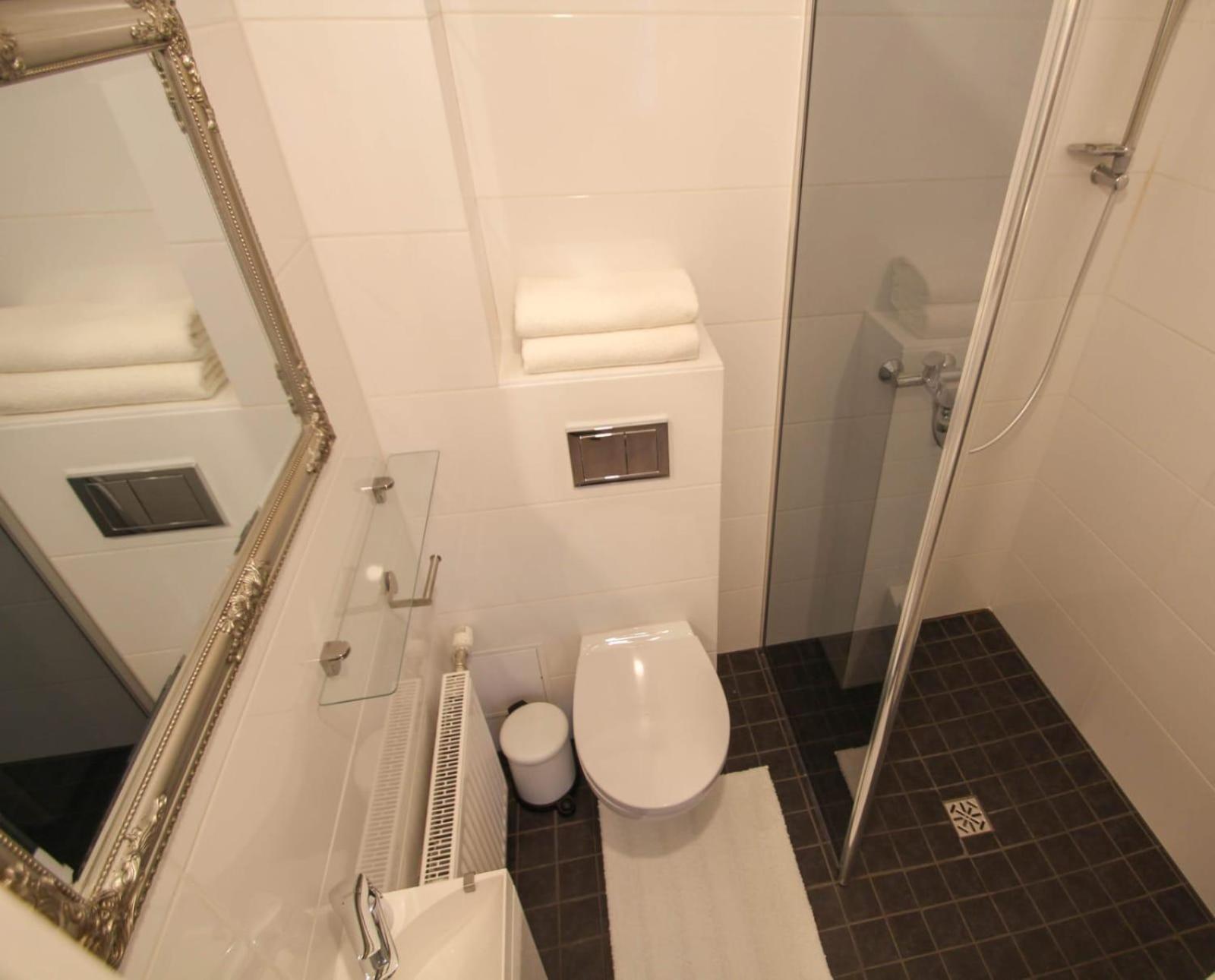 One-Bedroom Apartment - Photo 11