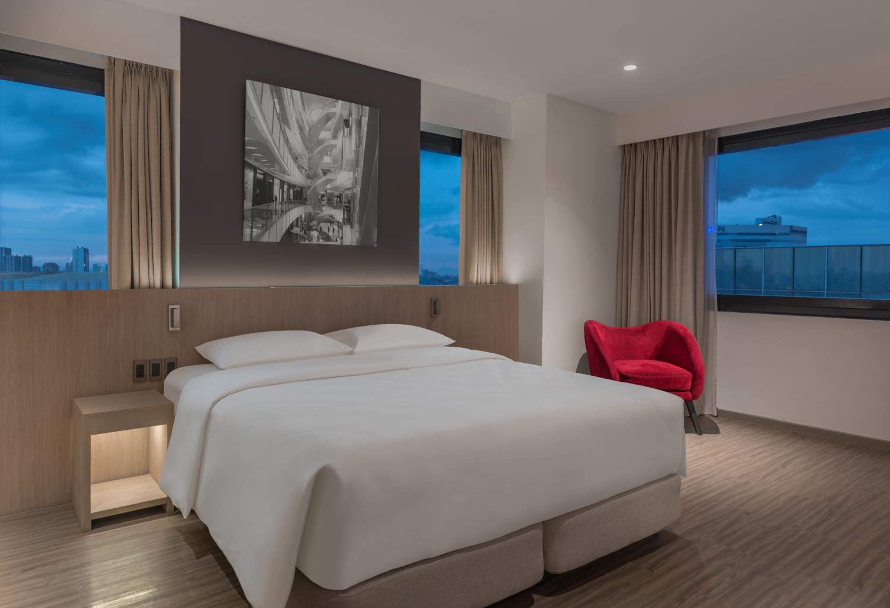 One-Bedroom Suite - Photo 4