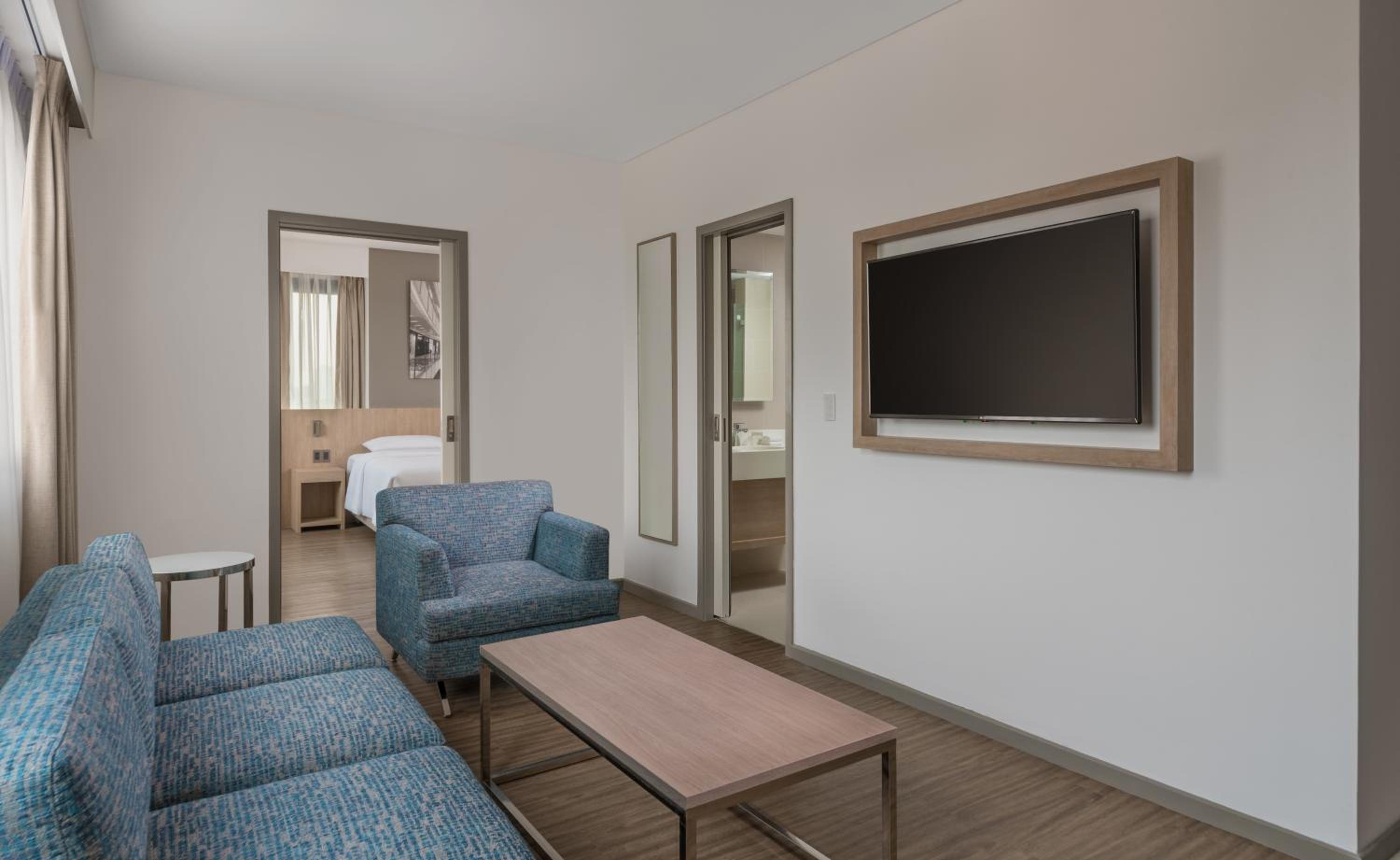 One-Bedroom Suite - Photo 5