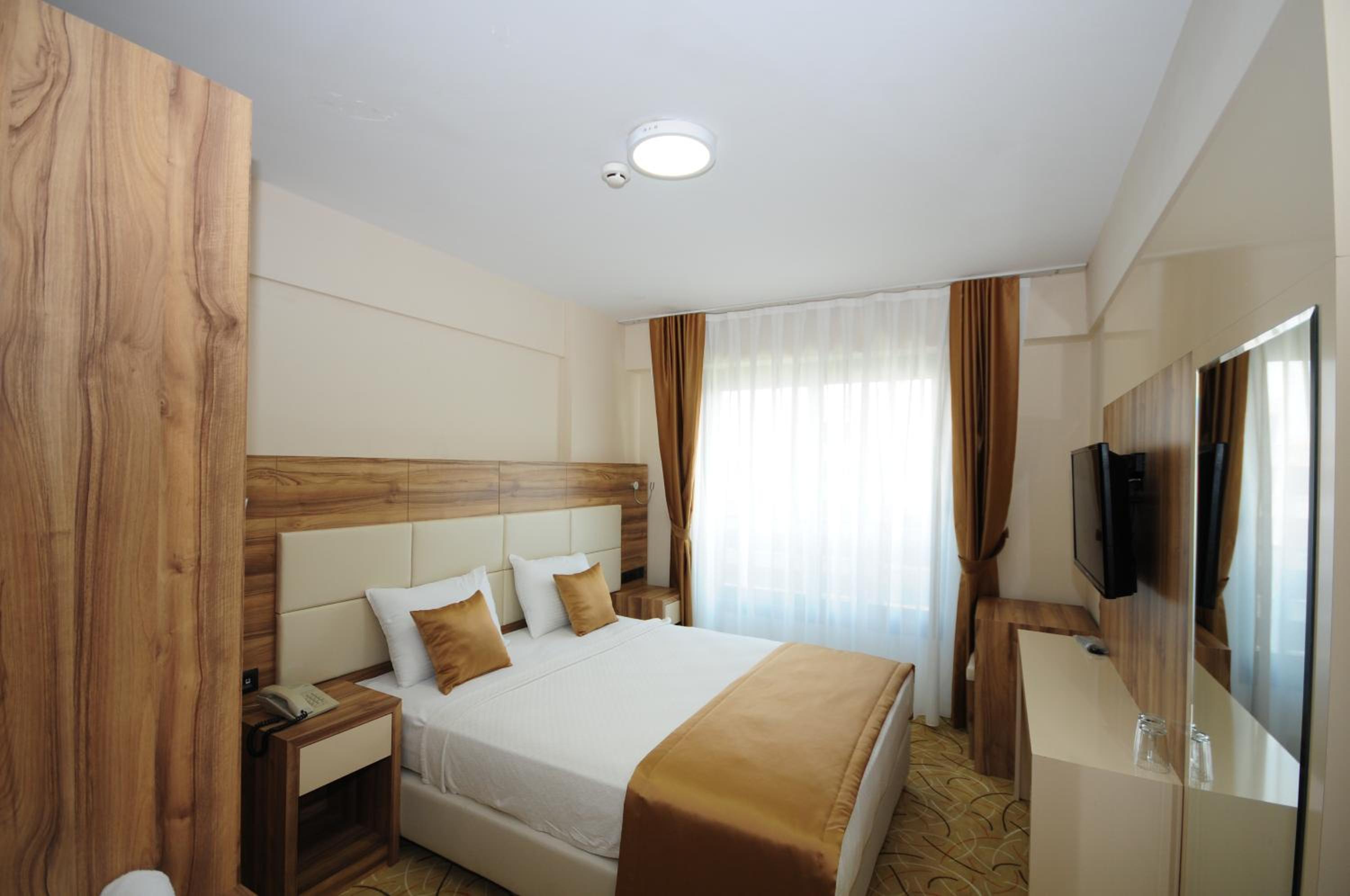 Standard Double Room - Photo 10