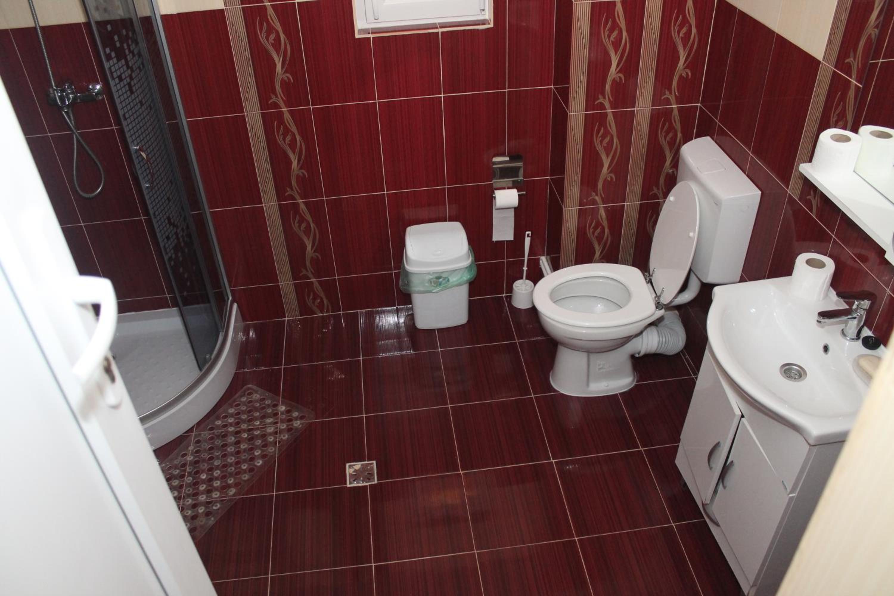 Family Room with Bathroom photo 3