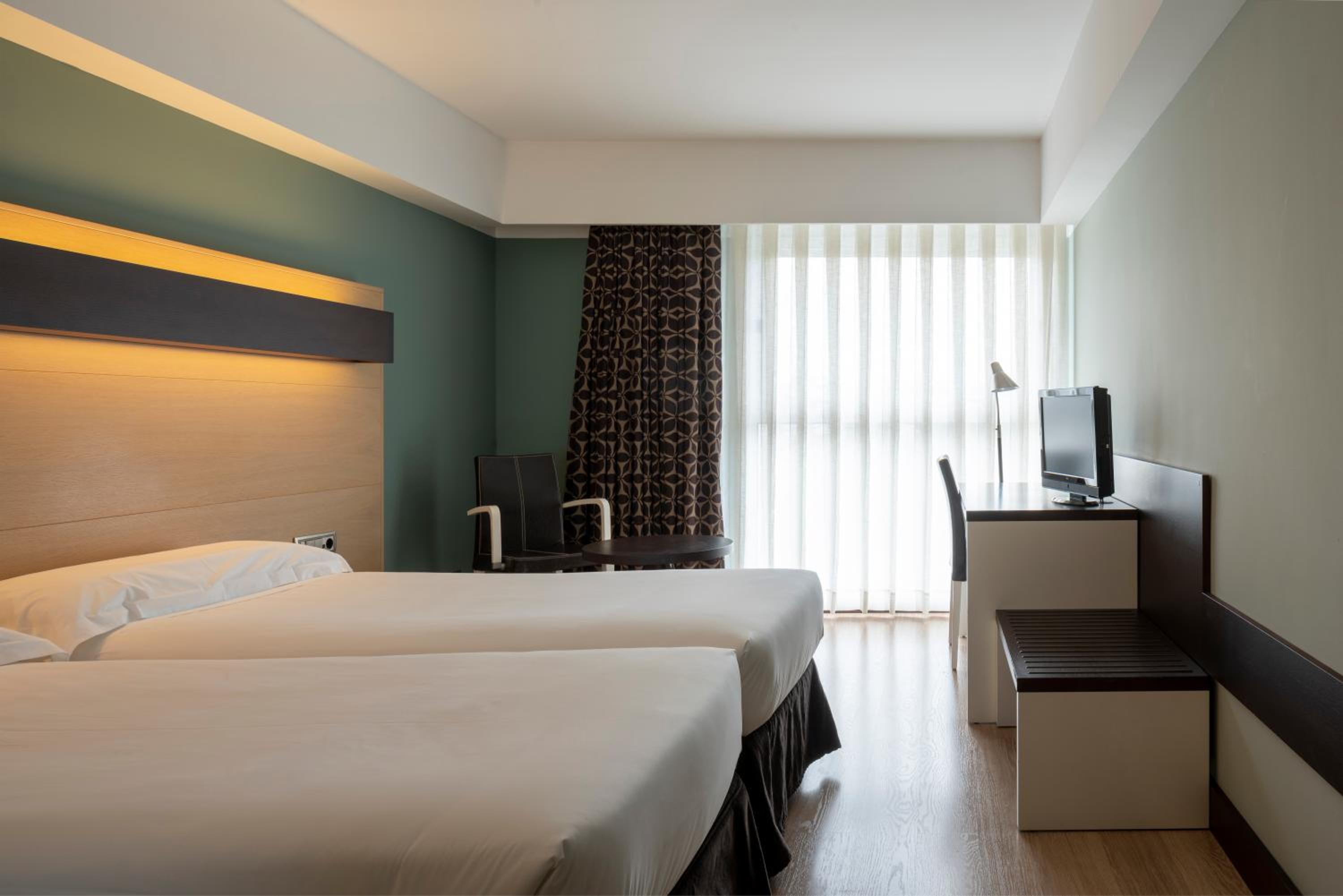Twin Room - Photo 6