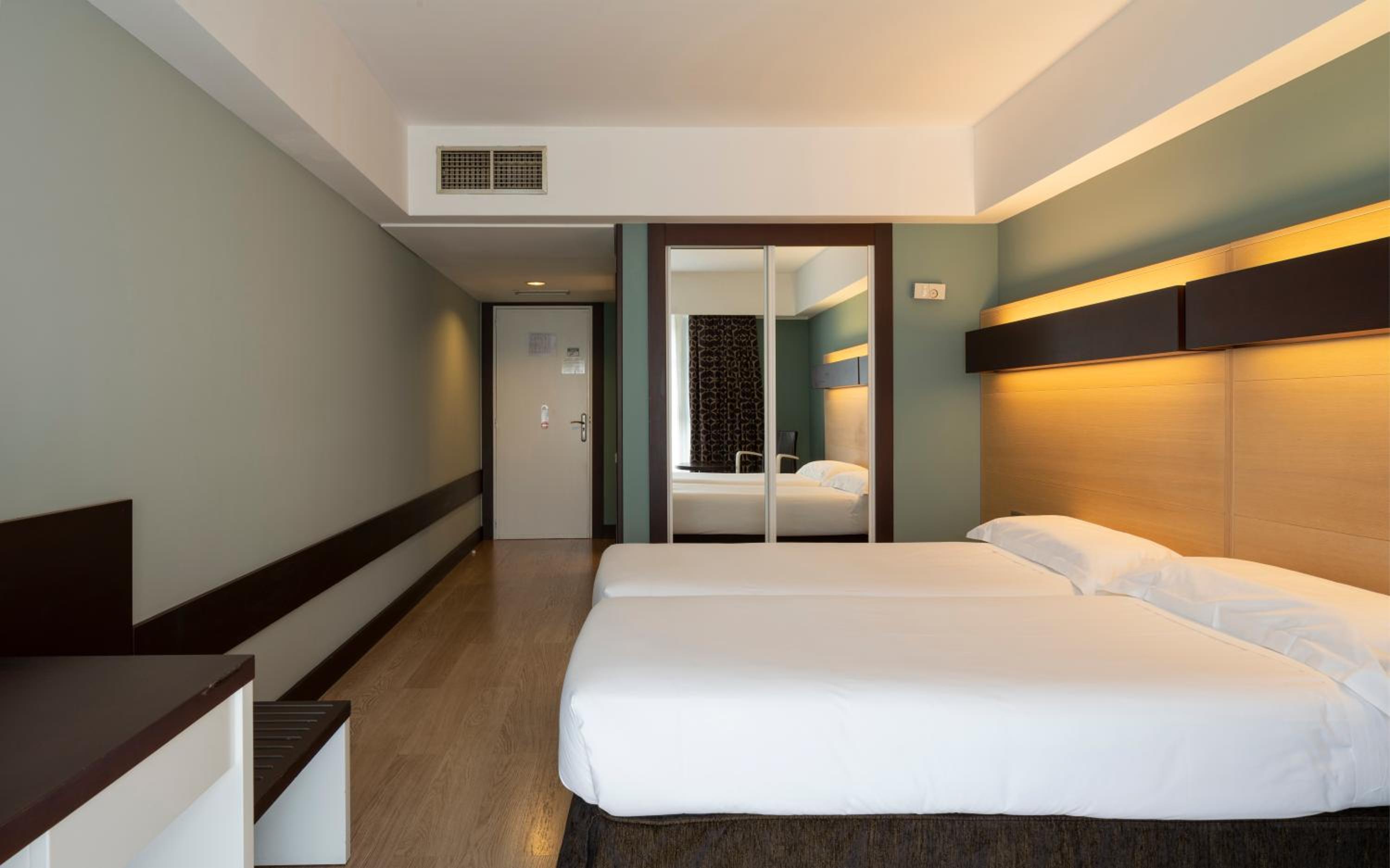 Twin Room - Photo 1