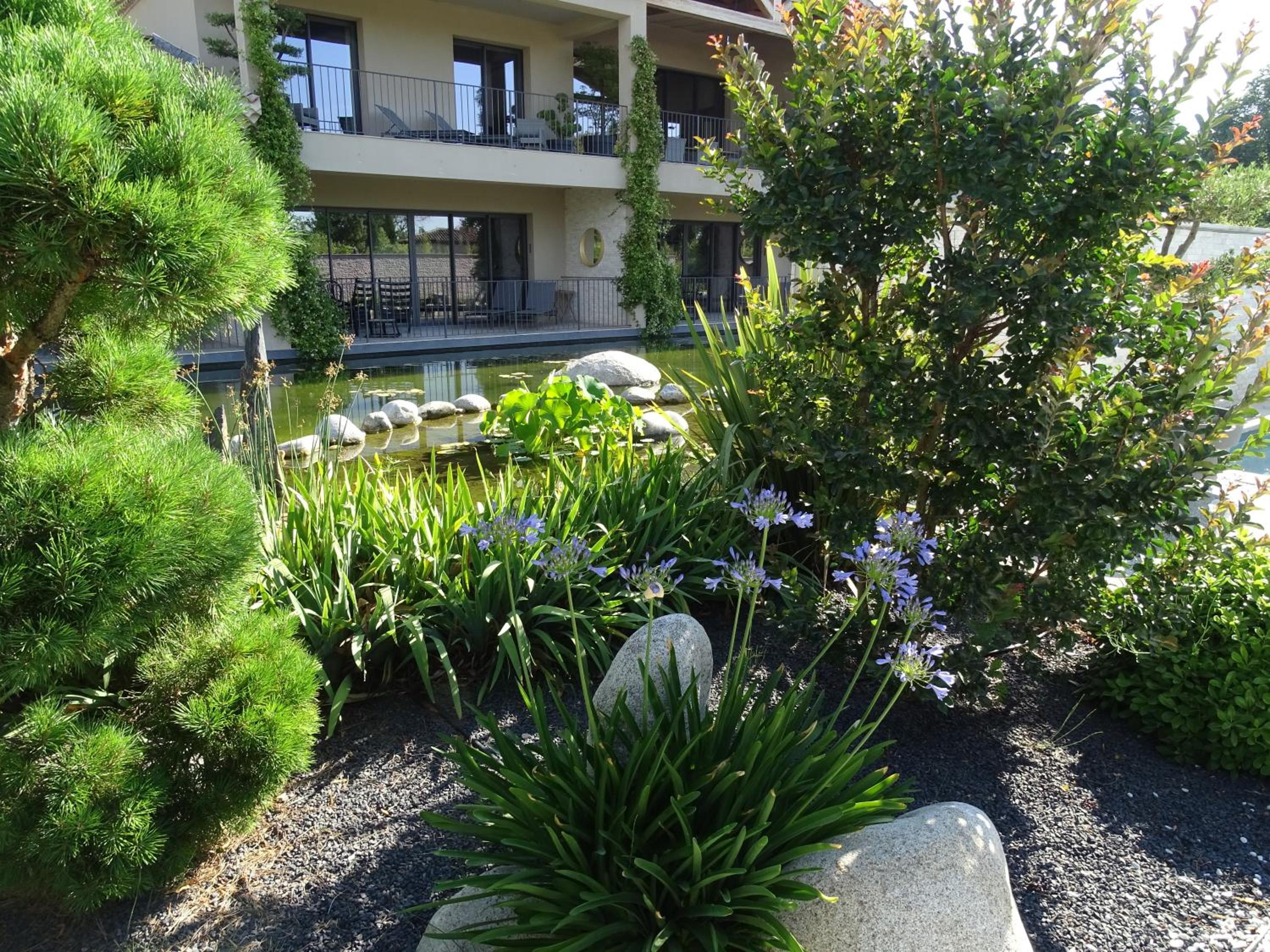 Two-Bedroom Apartment with Lake View photo 2