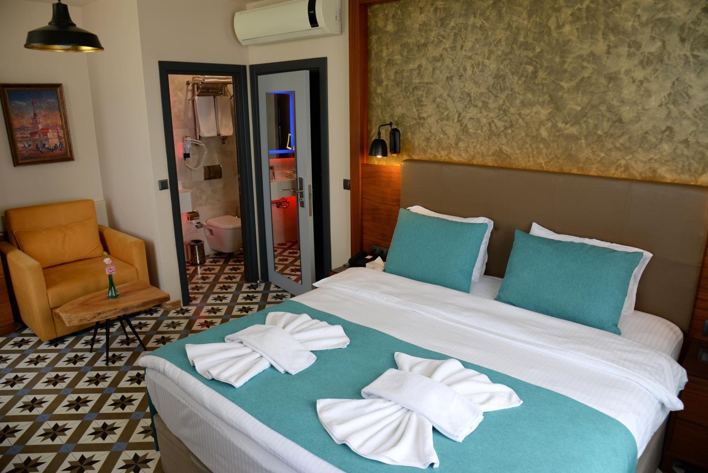 Deluxe Room with City View photo 1