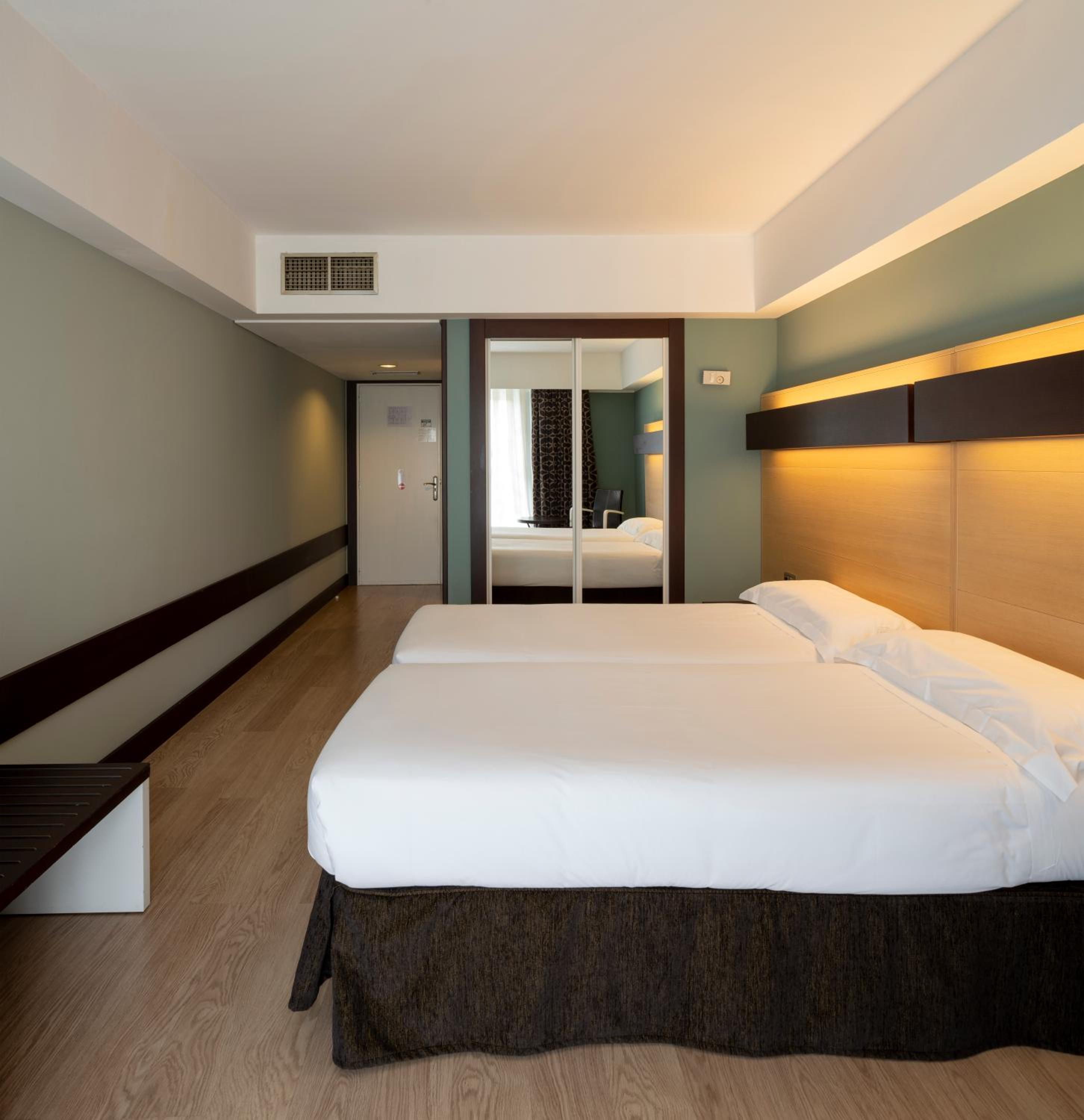 Twin Room - Photo 5