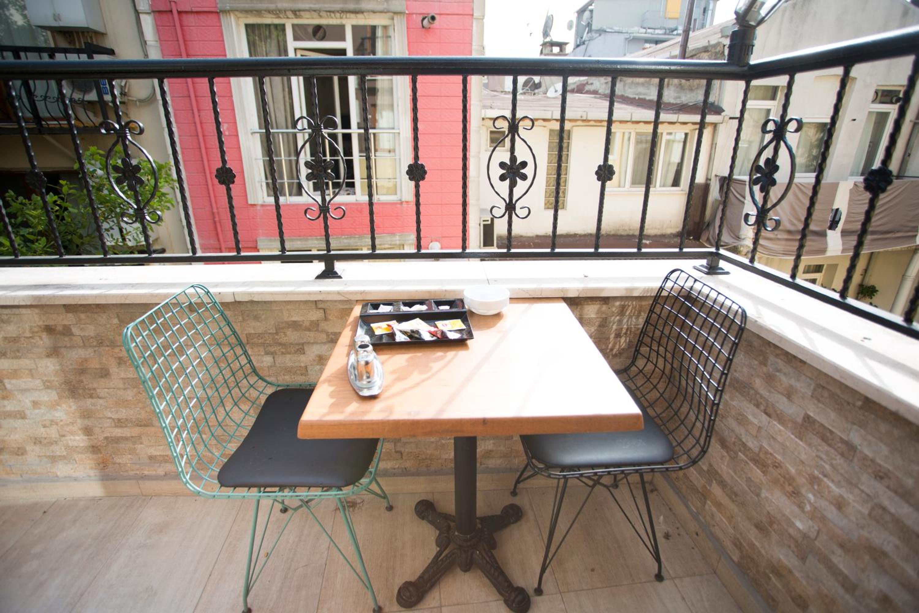 King Suite with Balcony photo 2