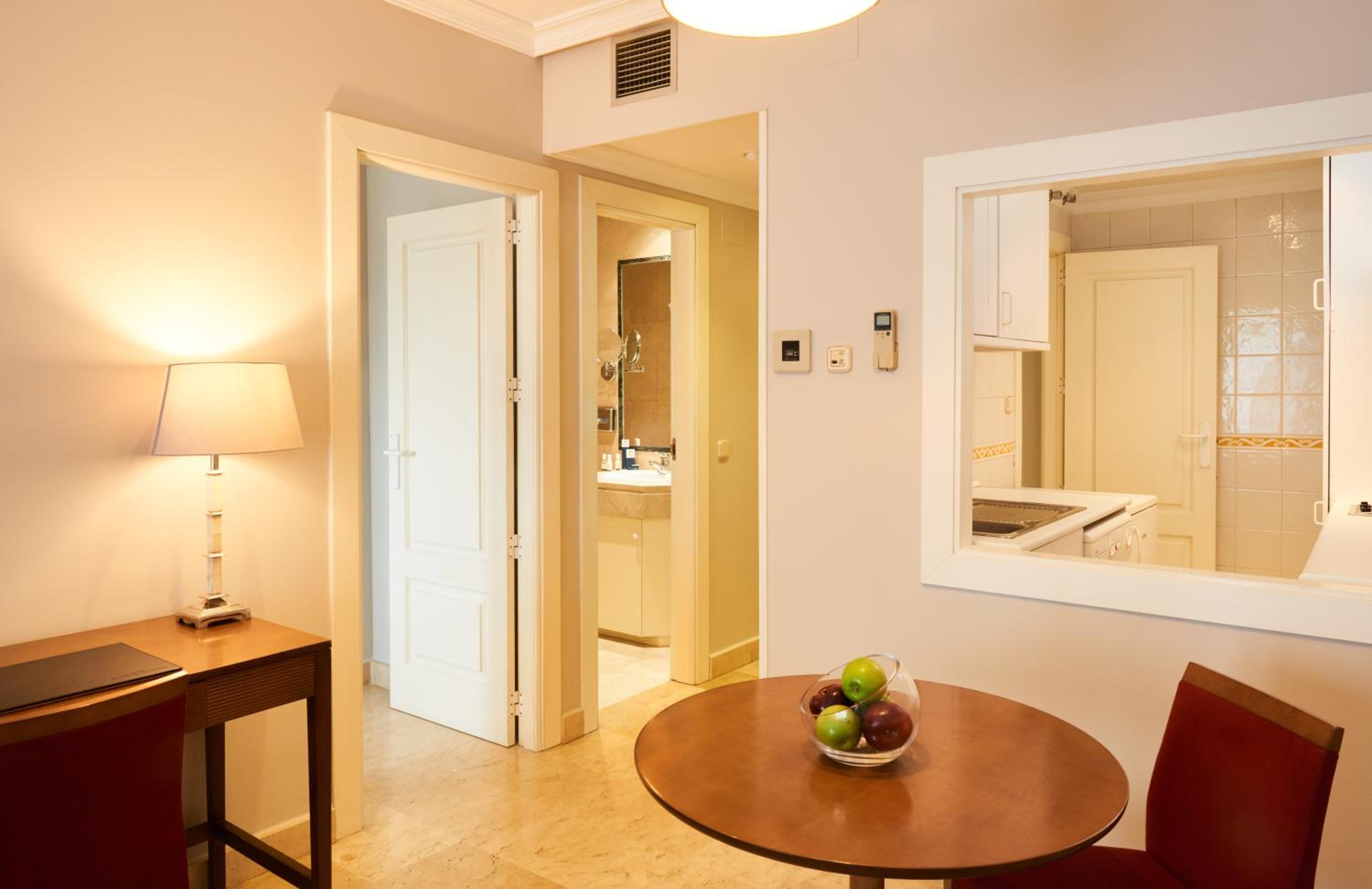 Superior One-Bedroom Apartment - Photo 6