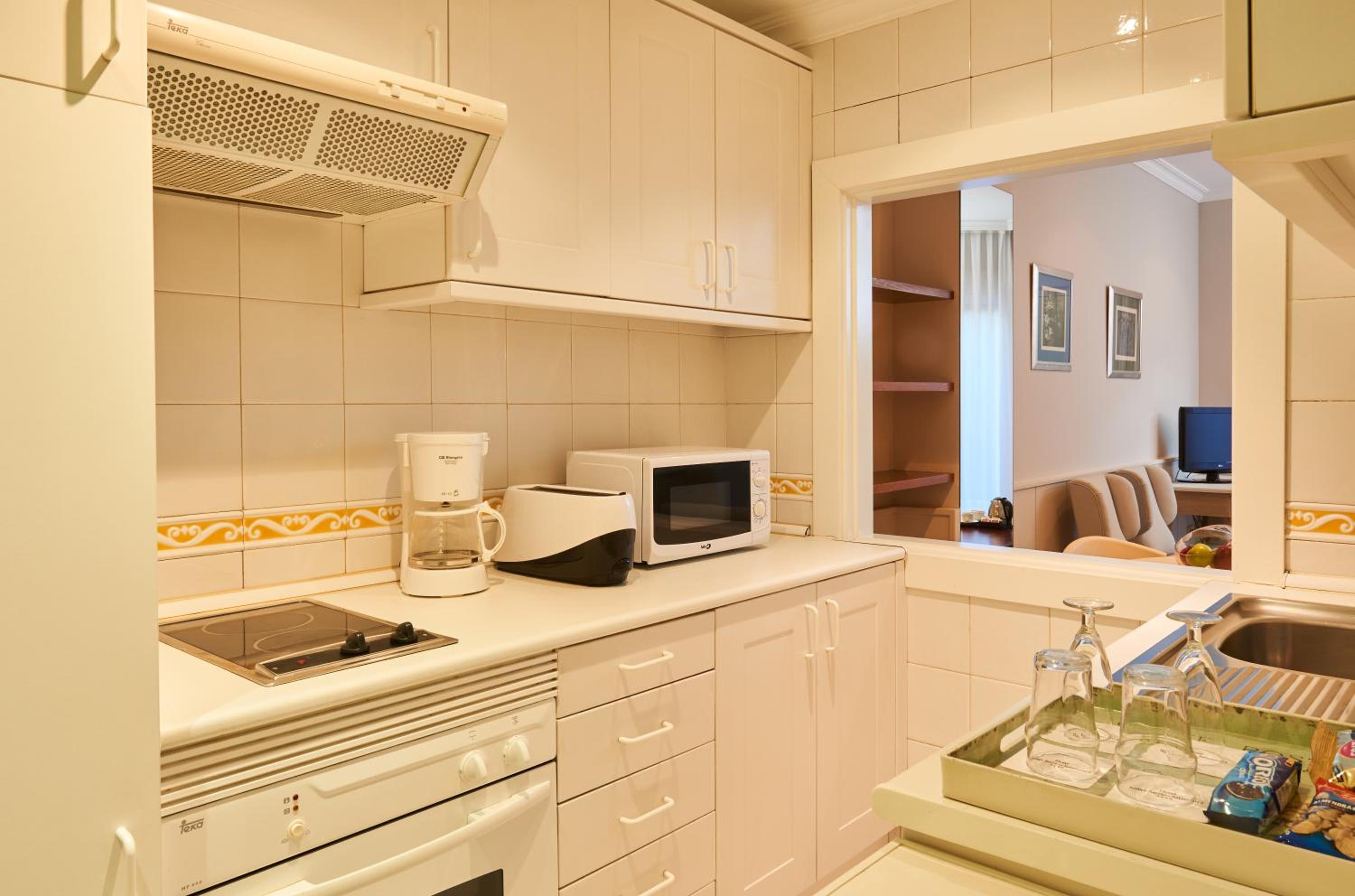 Superior One-Bedroom Apartment - Photo 4