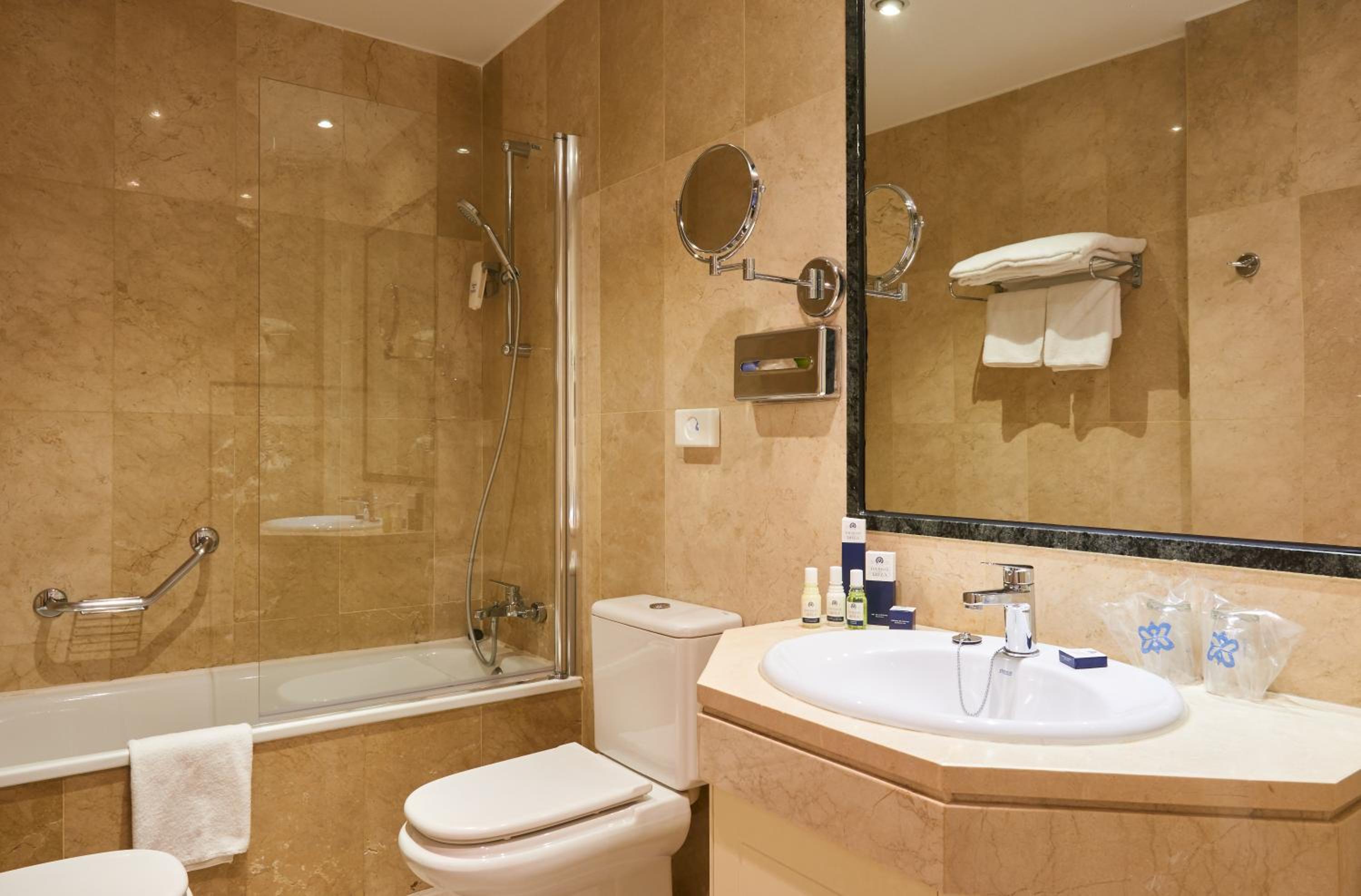 Suite - Photo 11