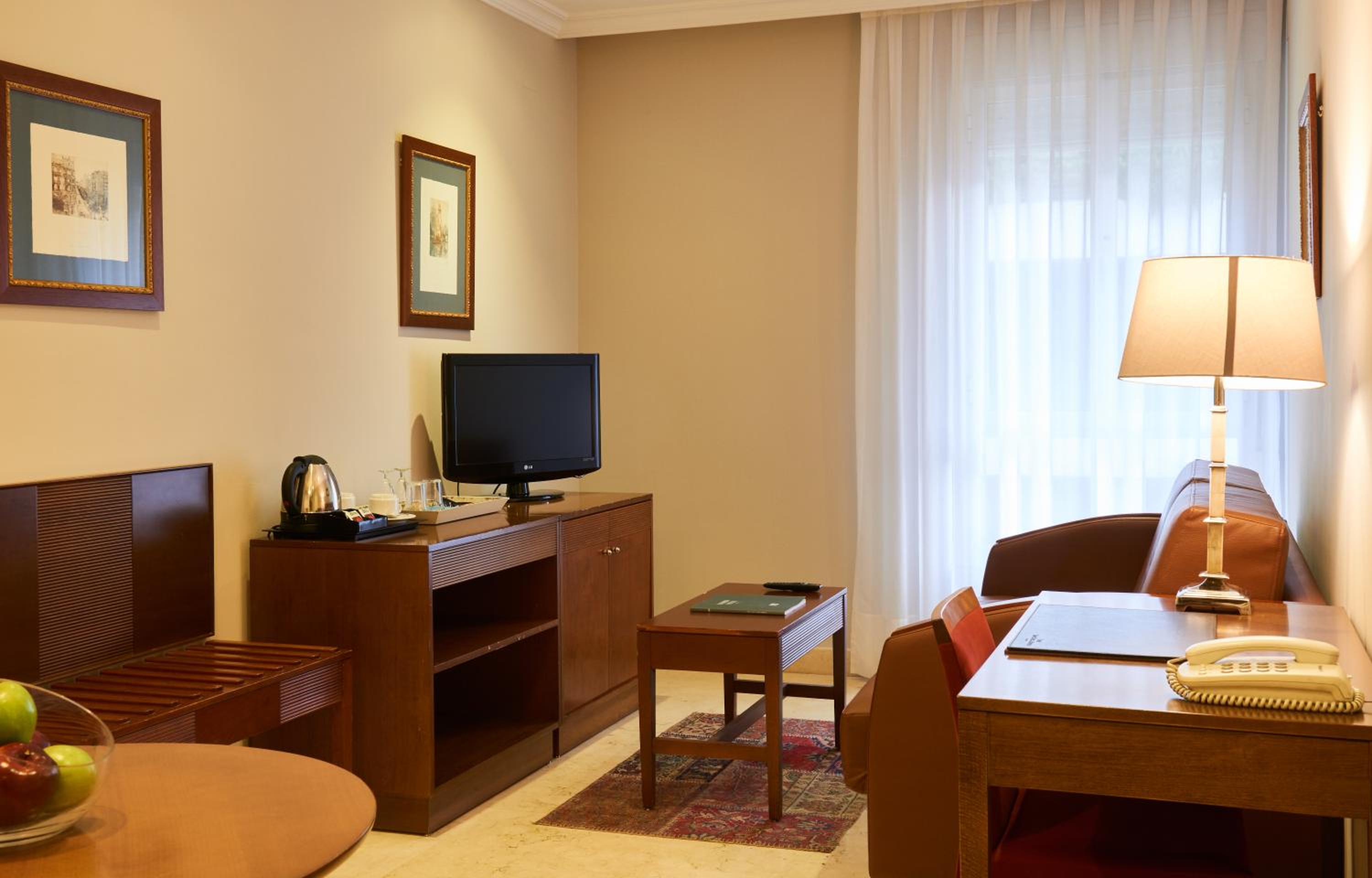 Suite - Photo 12