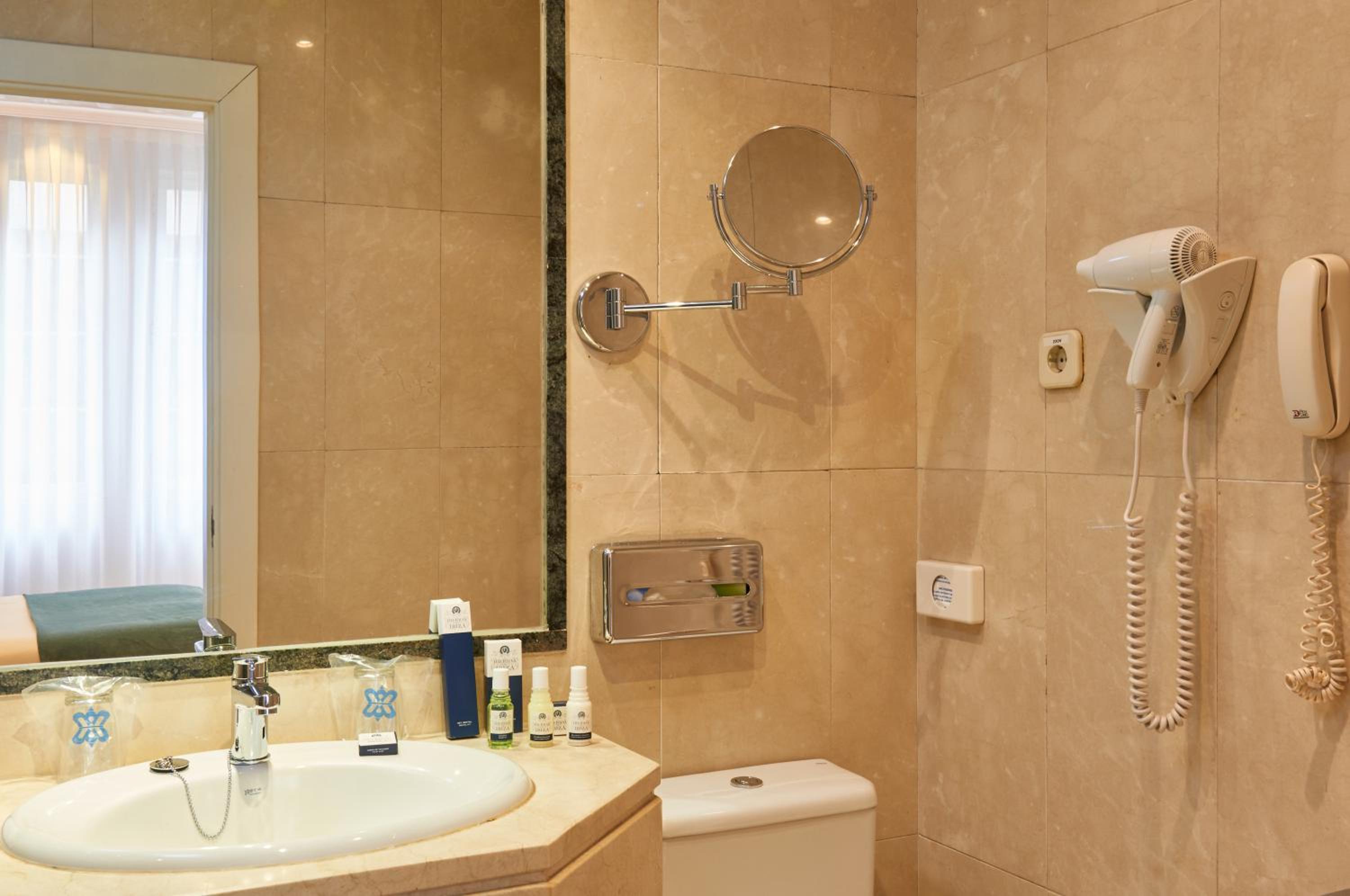 Suite - Photo 7