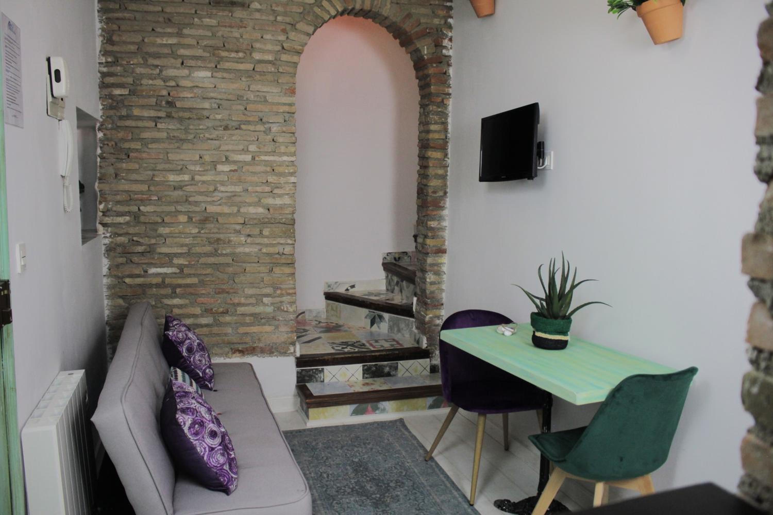 Studio Apartment - Photo 6