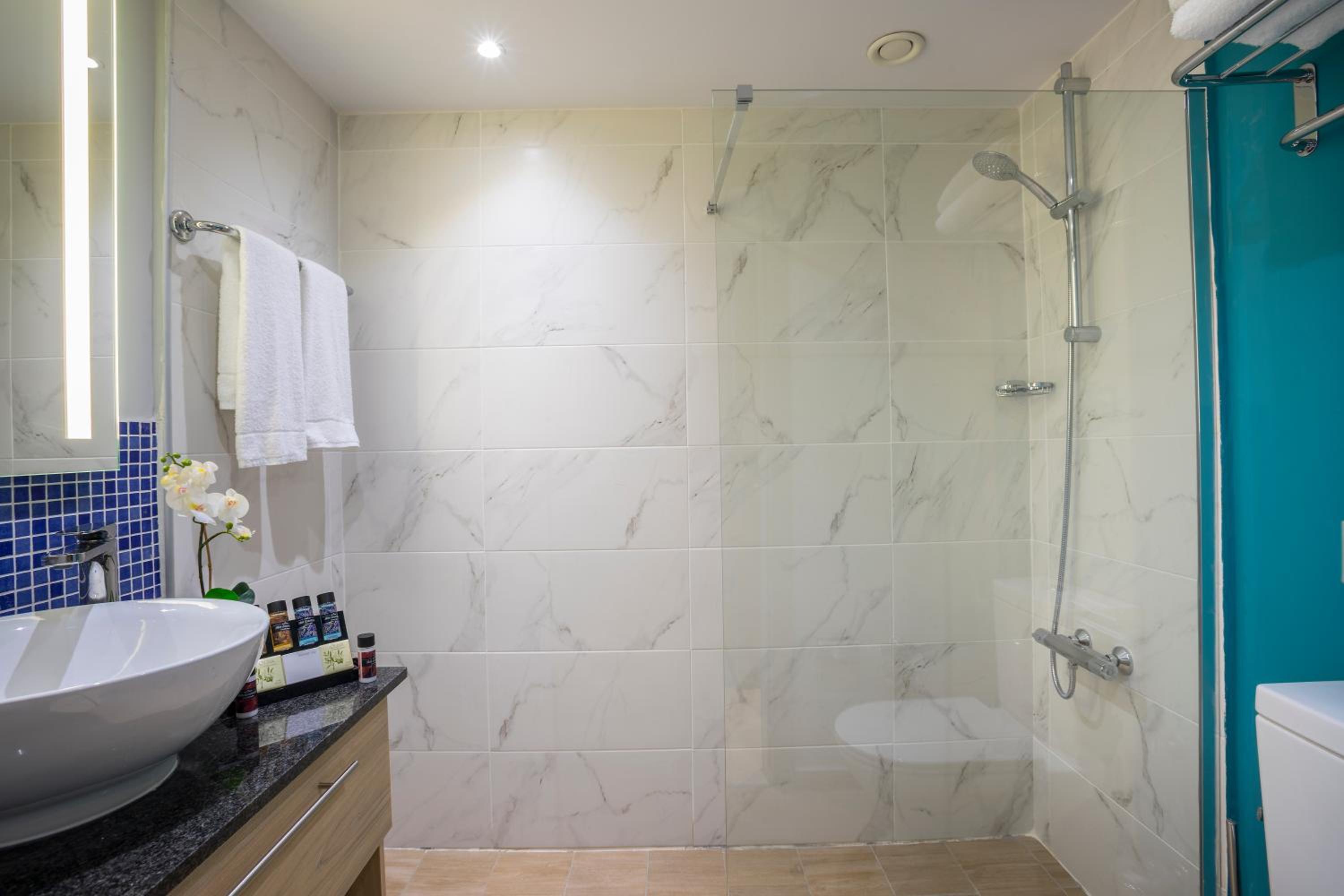 Junior Suite with Inland View