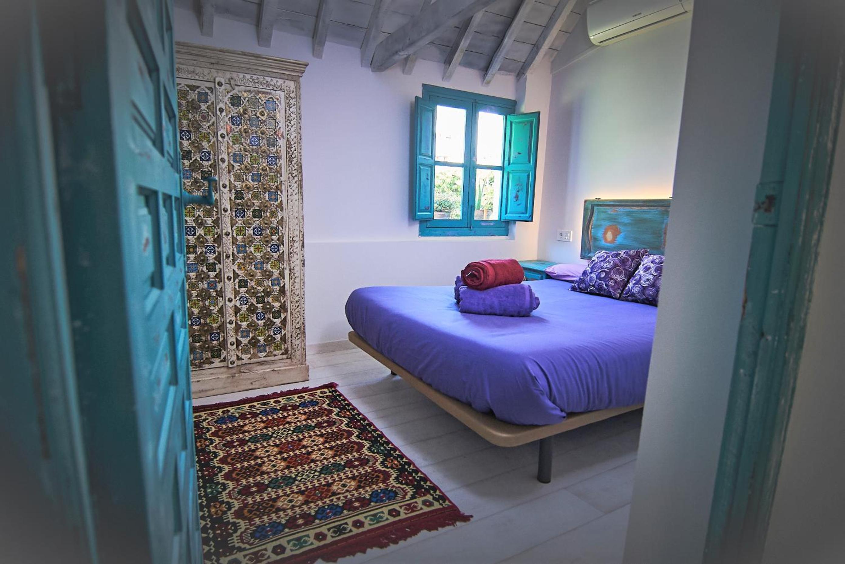 Apartment with Terrace - Photo 2