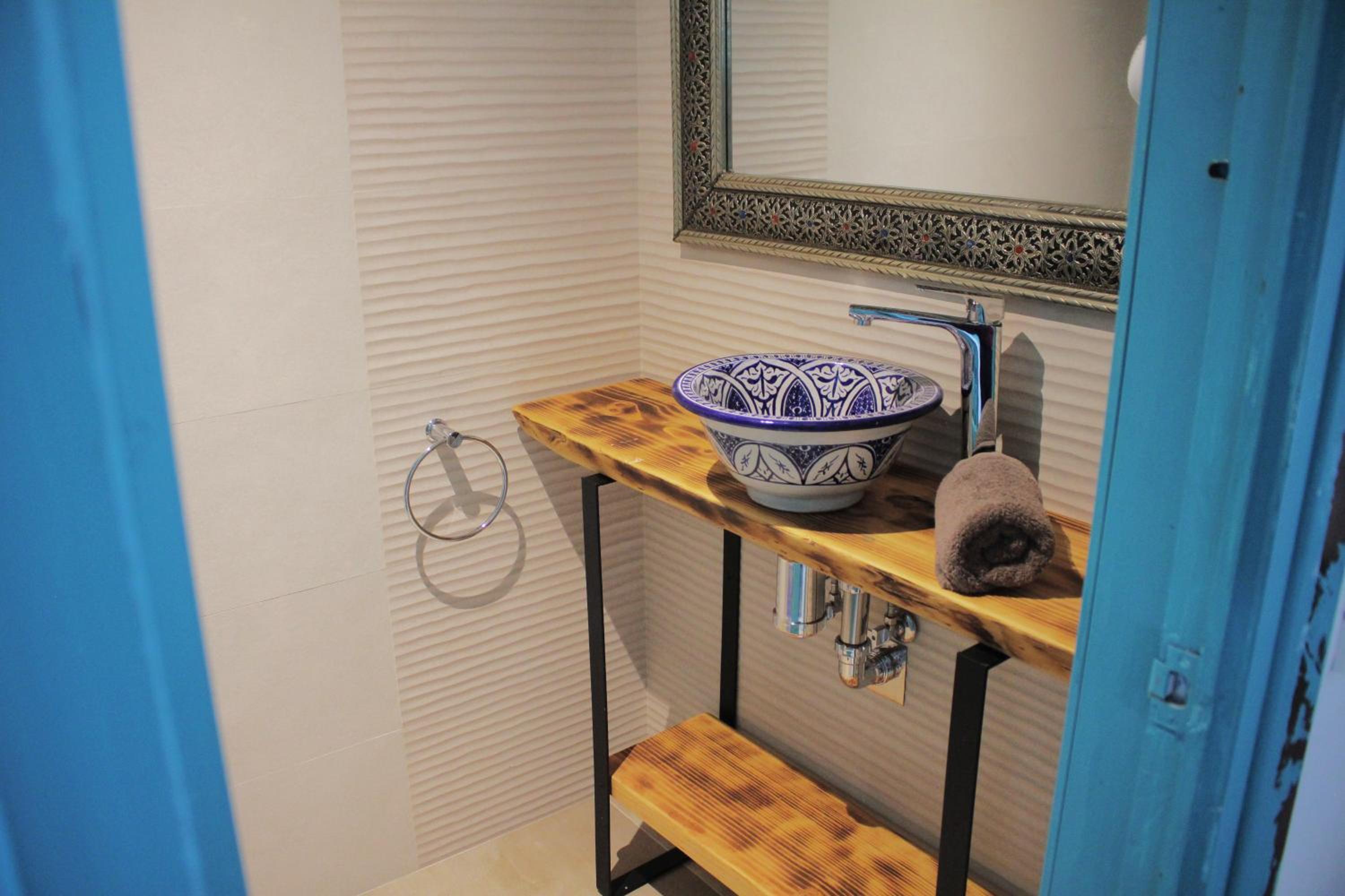 Apartment with Terrace - Photo 9