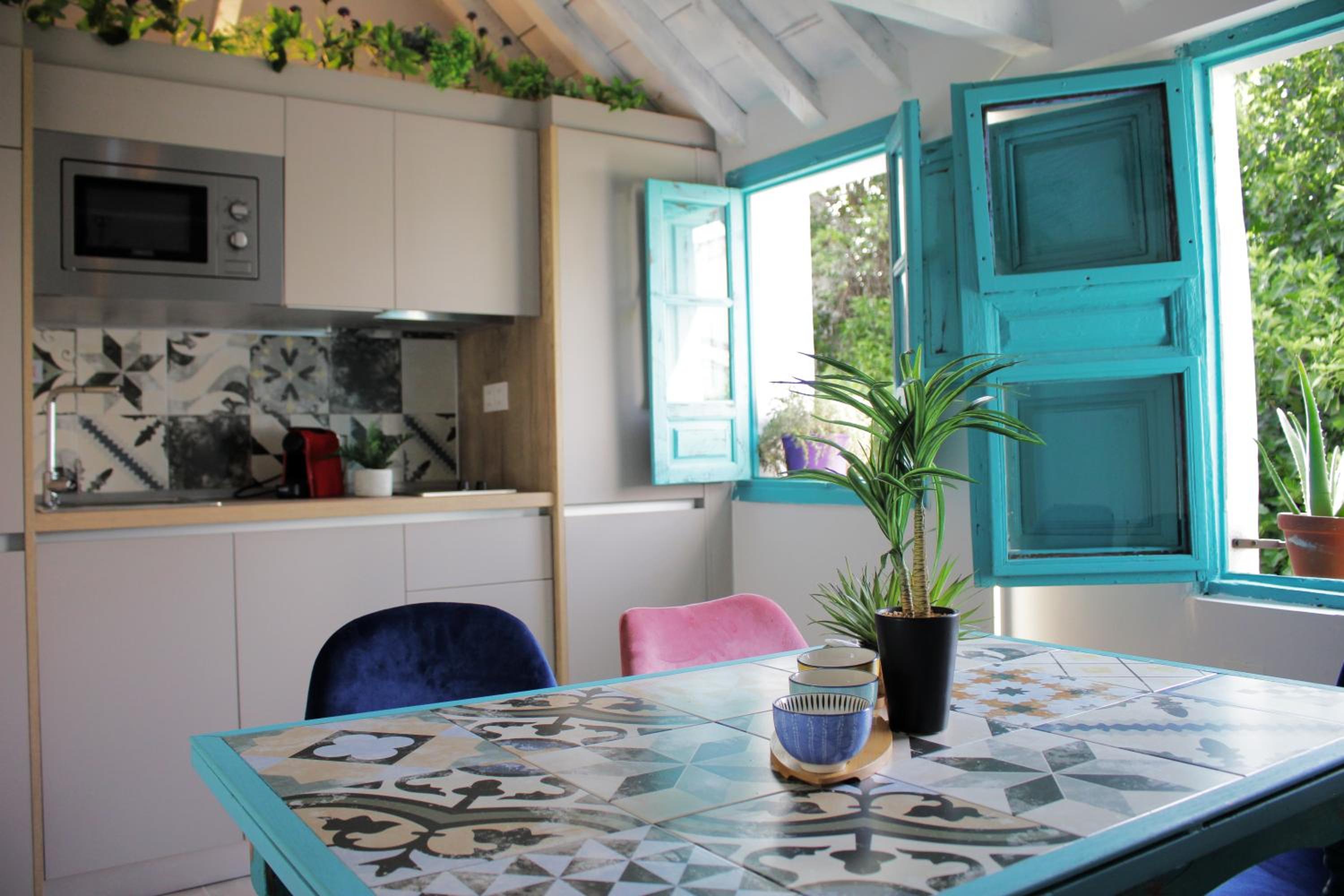 Apartment with Terrace - Photo 7