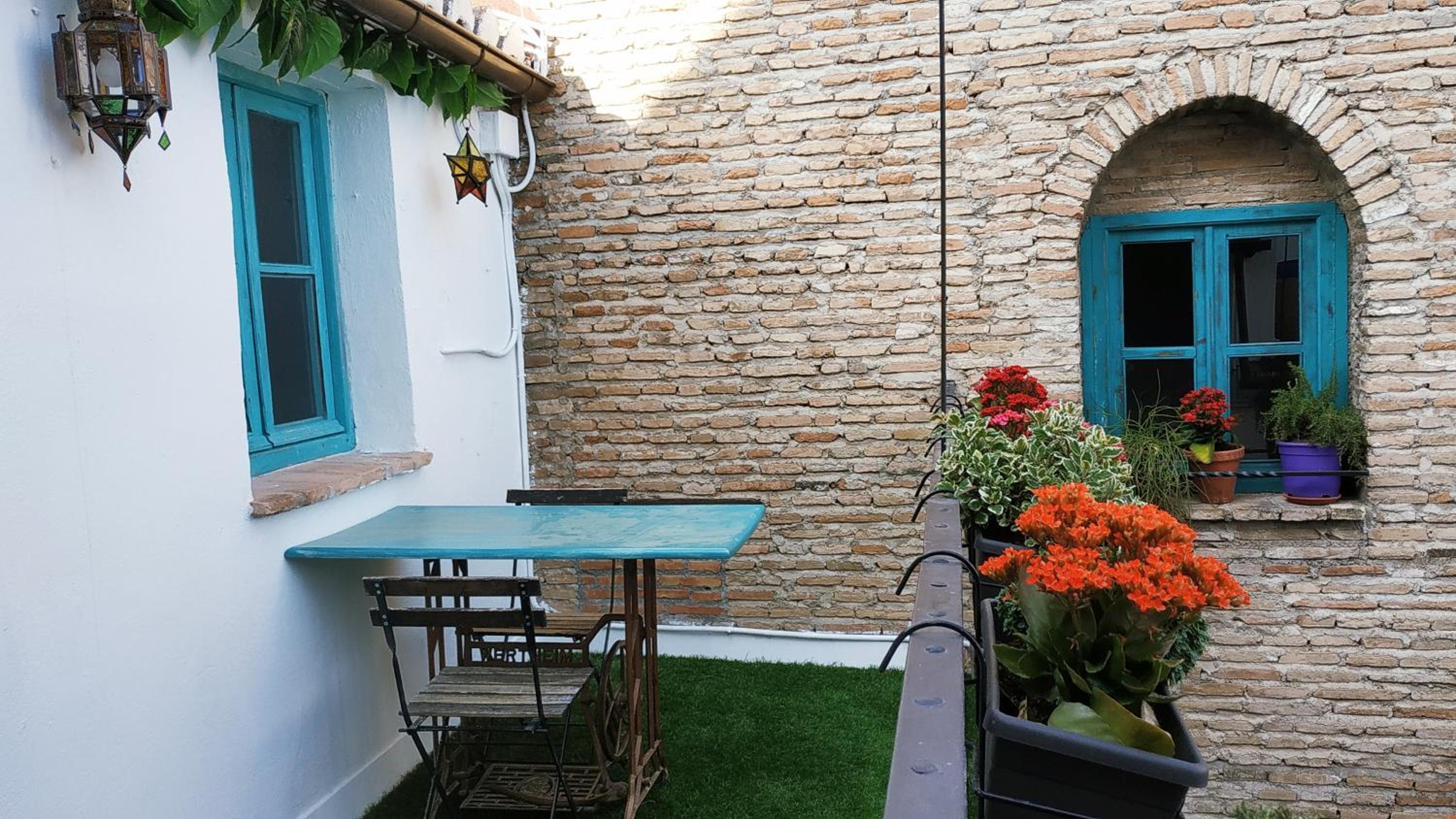 Apartment with Terrace - Photo 6