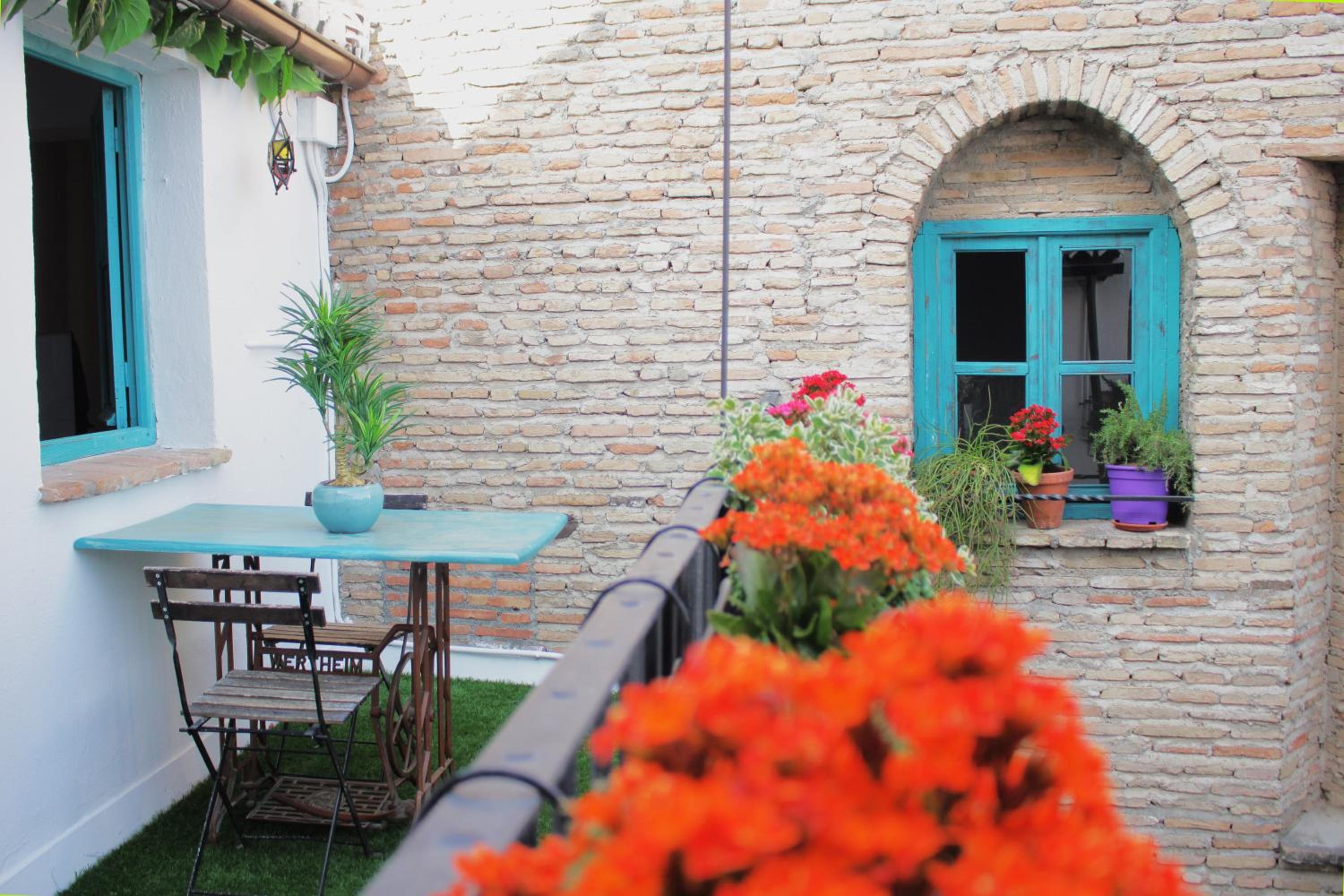Apartment with Terrace - Photo 5