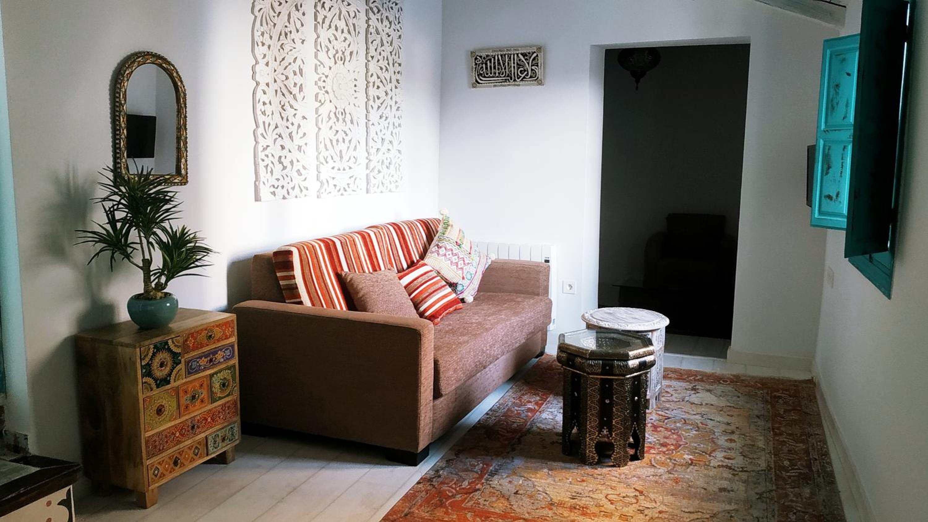 Apartment with Terrace - Photo 4