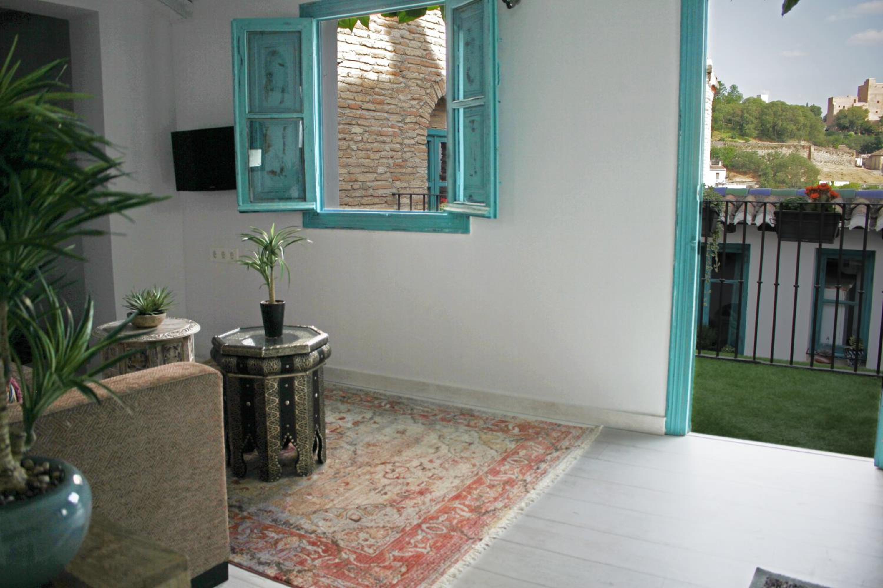 Apartment with Terrace - Photo 12