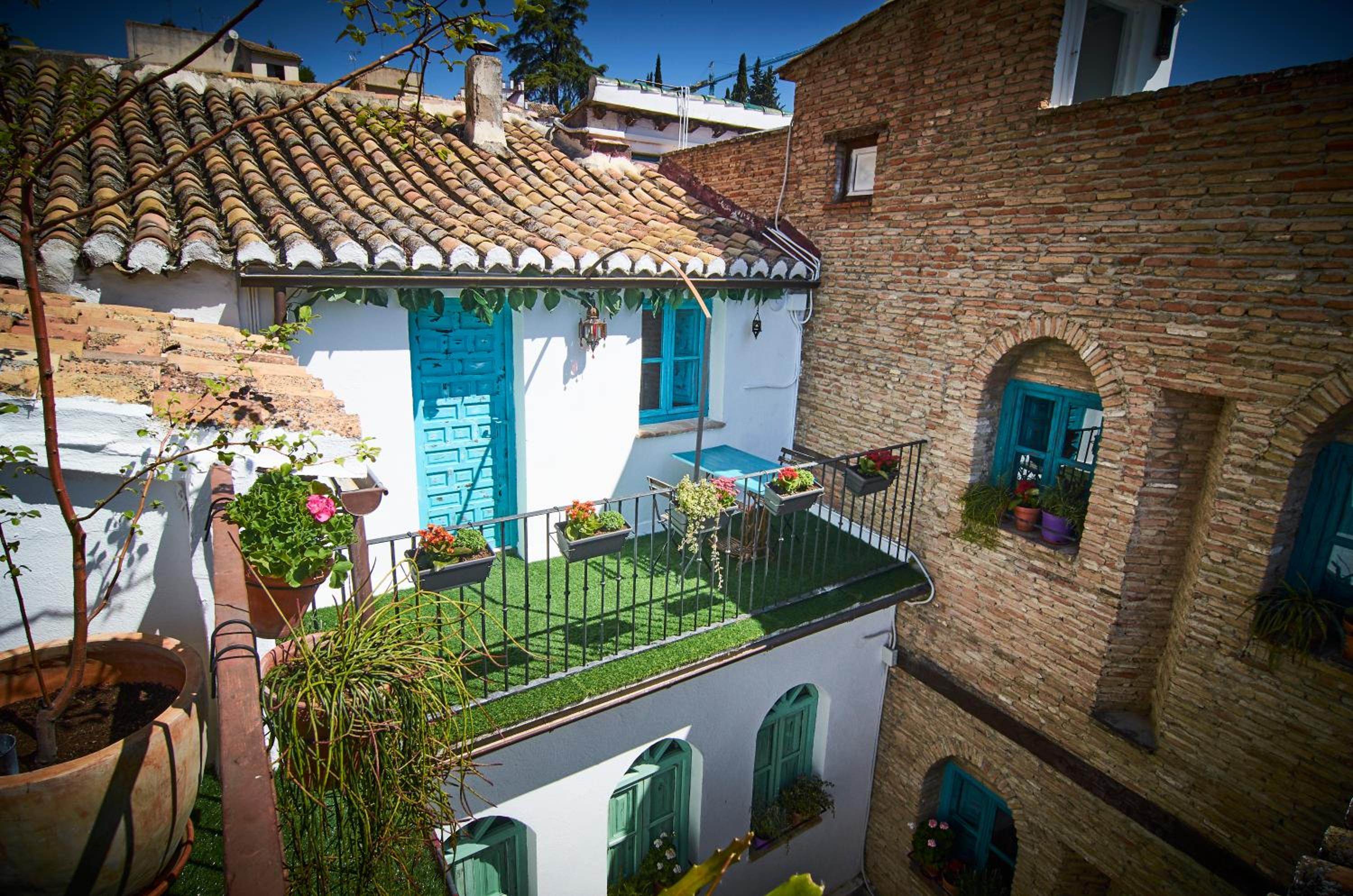 Apartment with Terrace - Photo 11