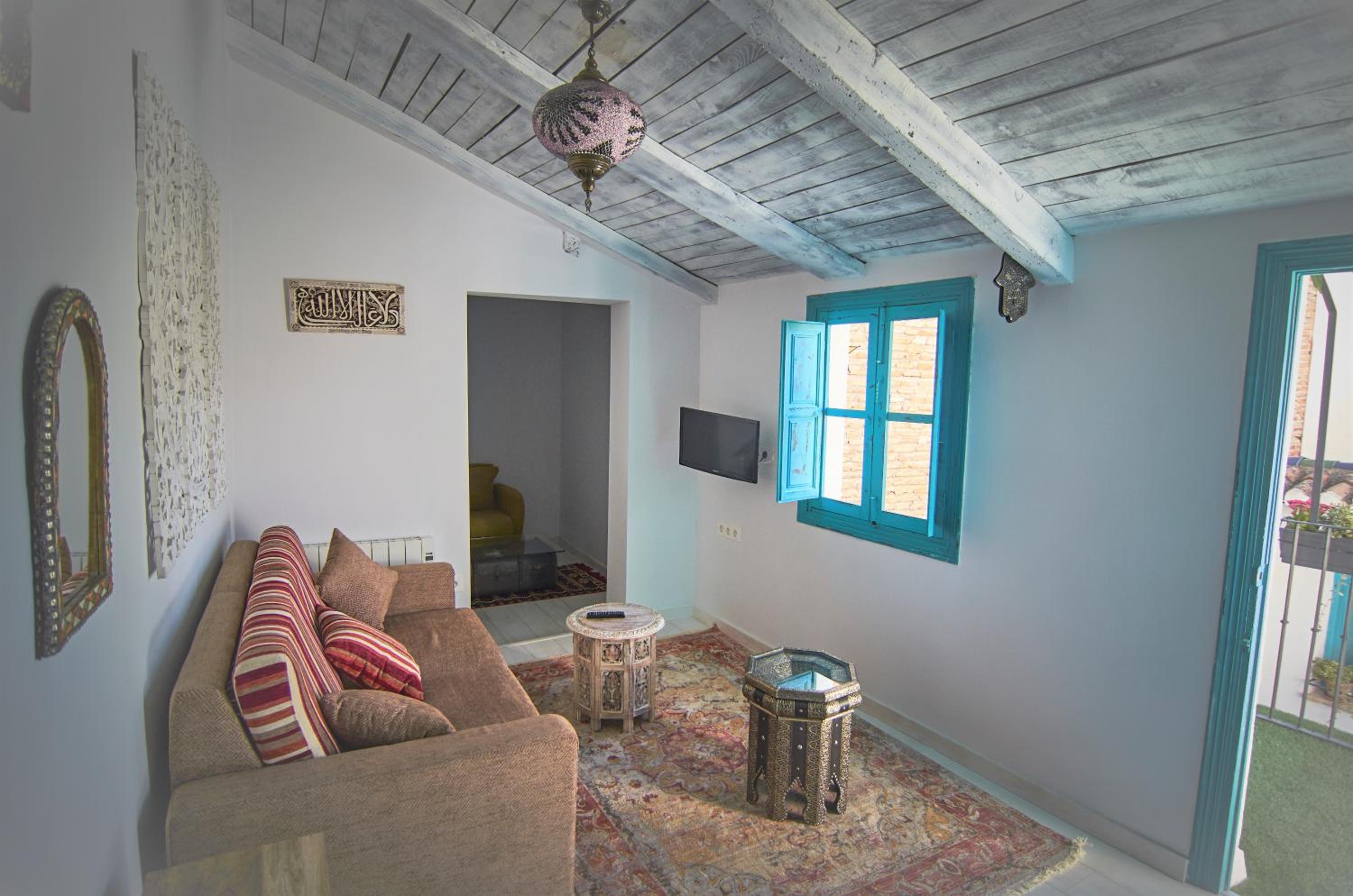 Apartment with Terrace - Photo 1