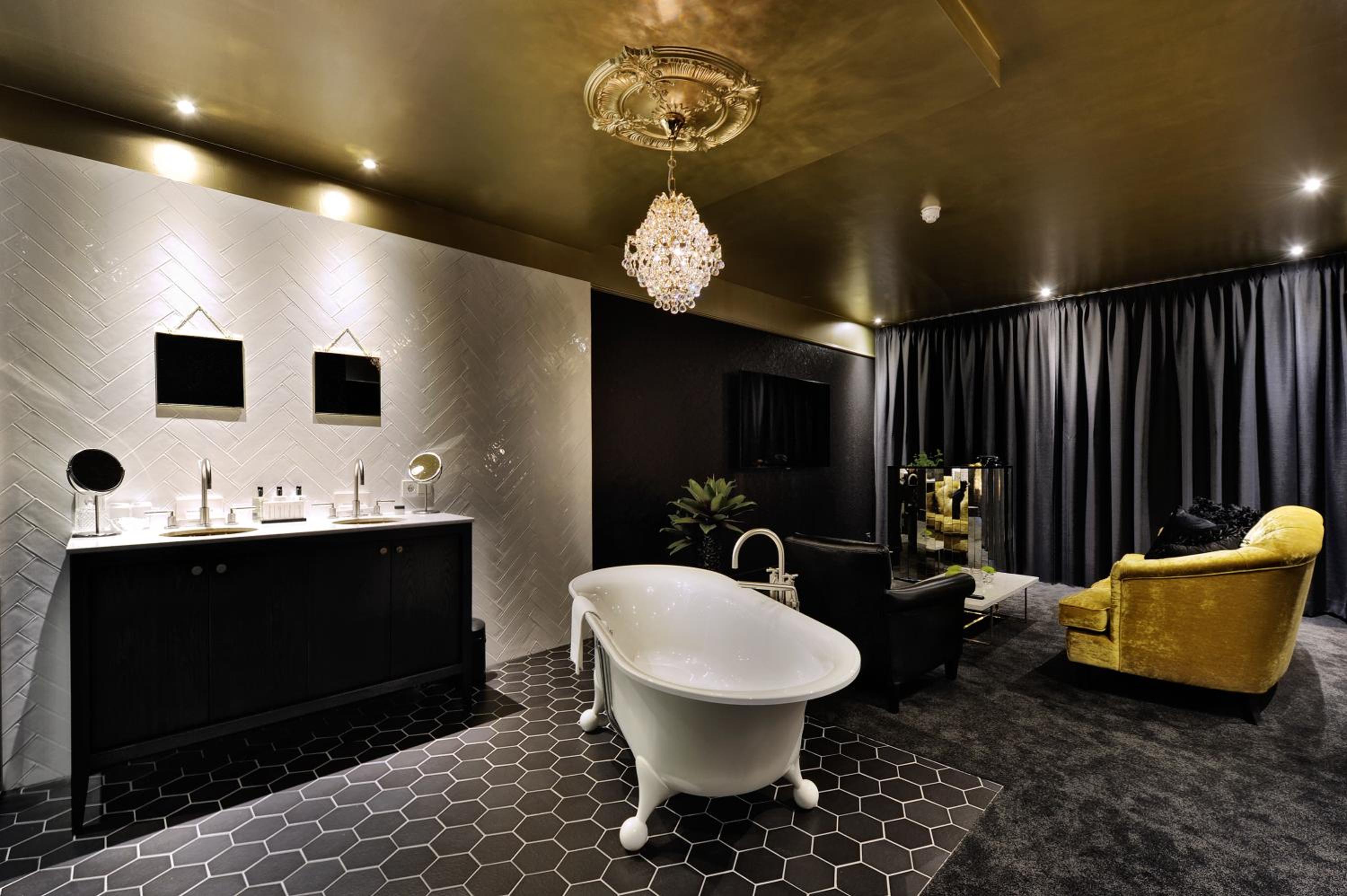 Casino Suite - Photo 5