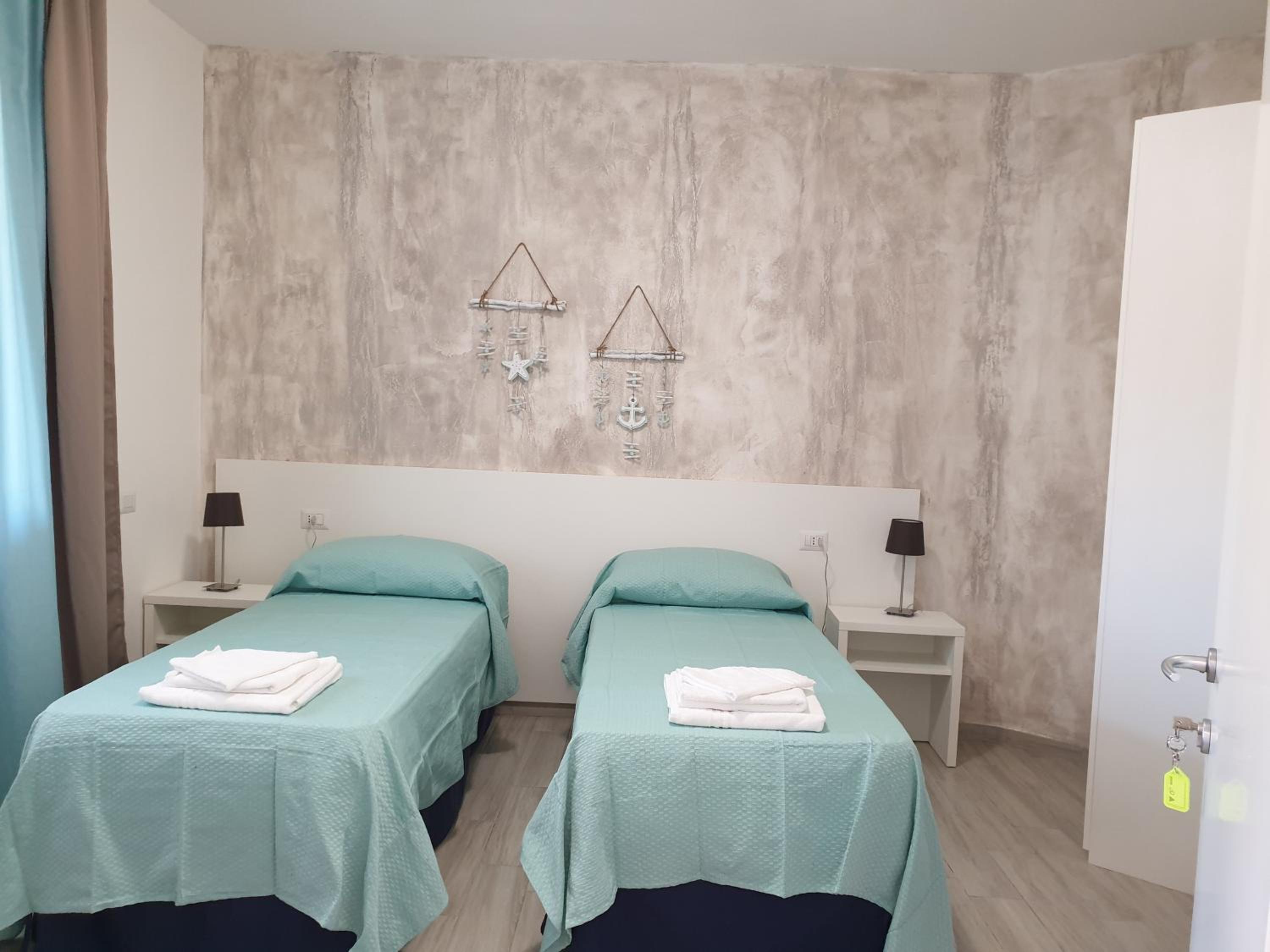 Double or Twin Room with Private Bathroom - Photo 28