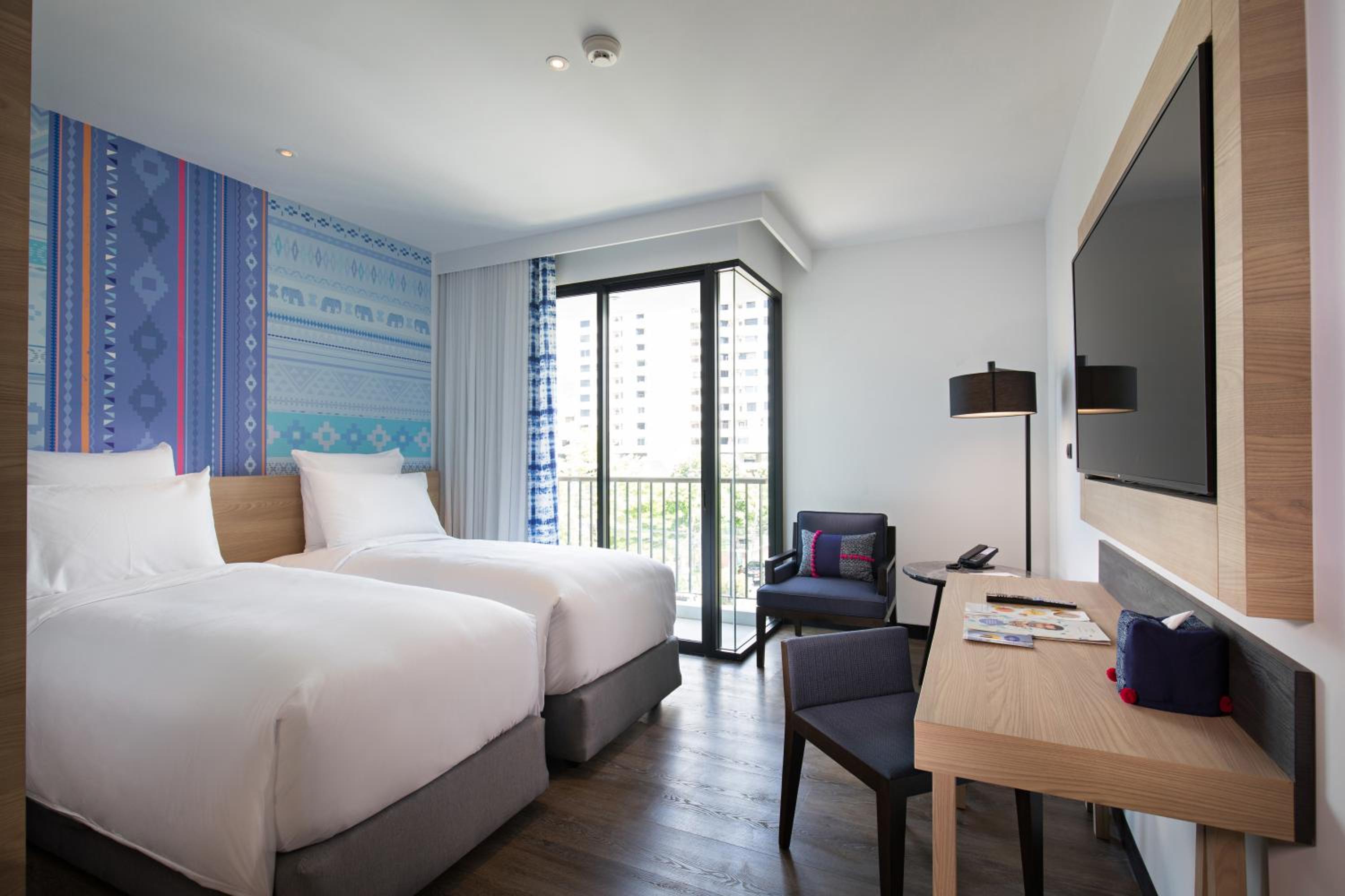 Superior Twin Room with Balcony - Photo 4