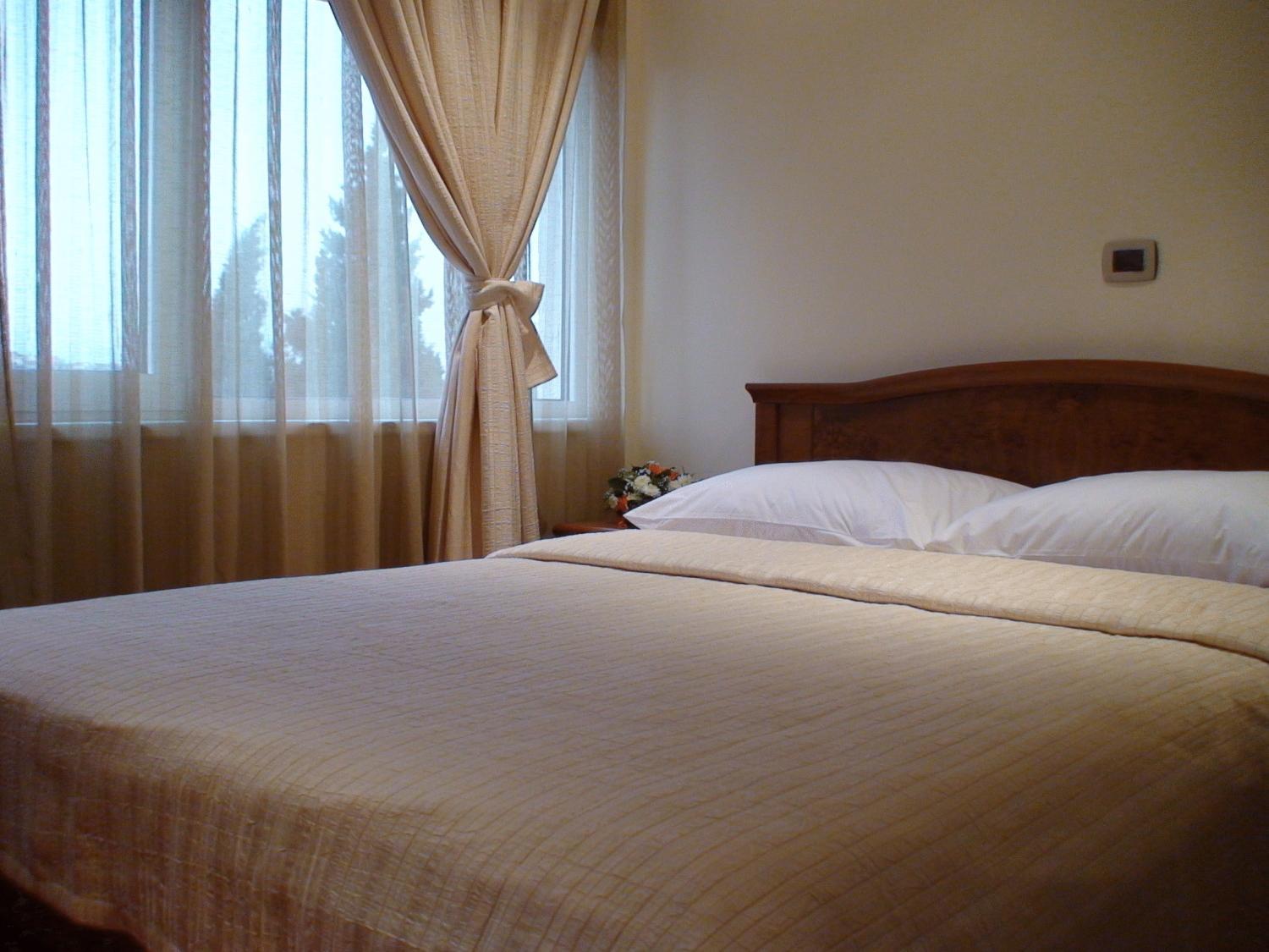 Double or Twin Room - Photo 7