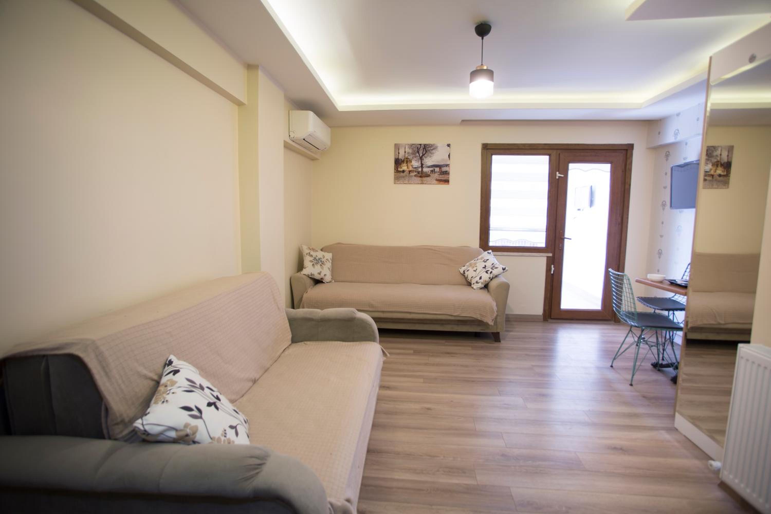 Deluxe King Suite photo 1