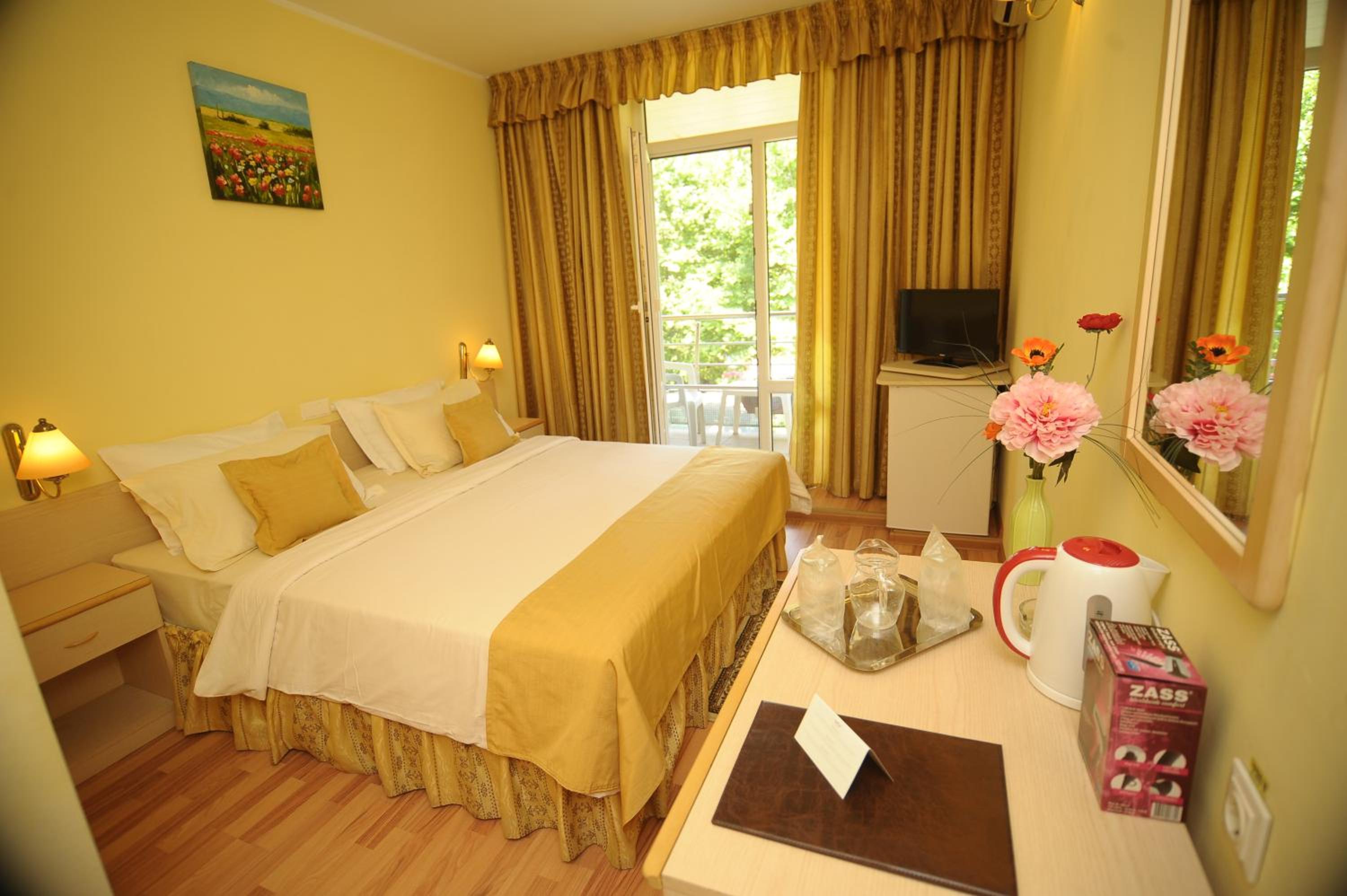 Double or Twin Room - Photo 2