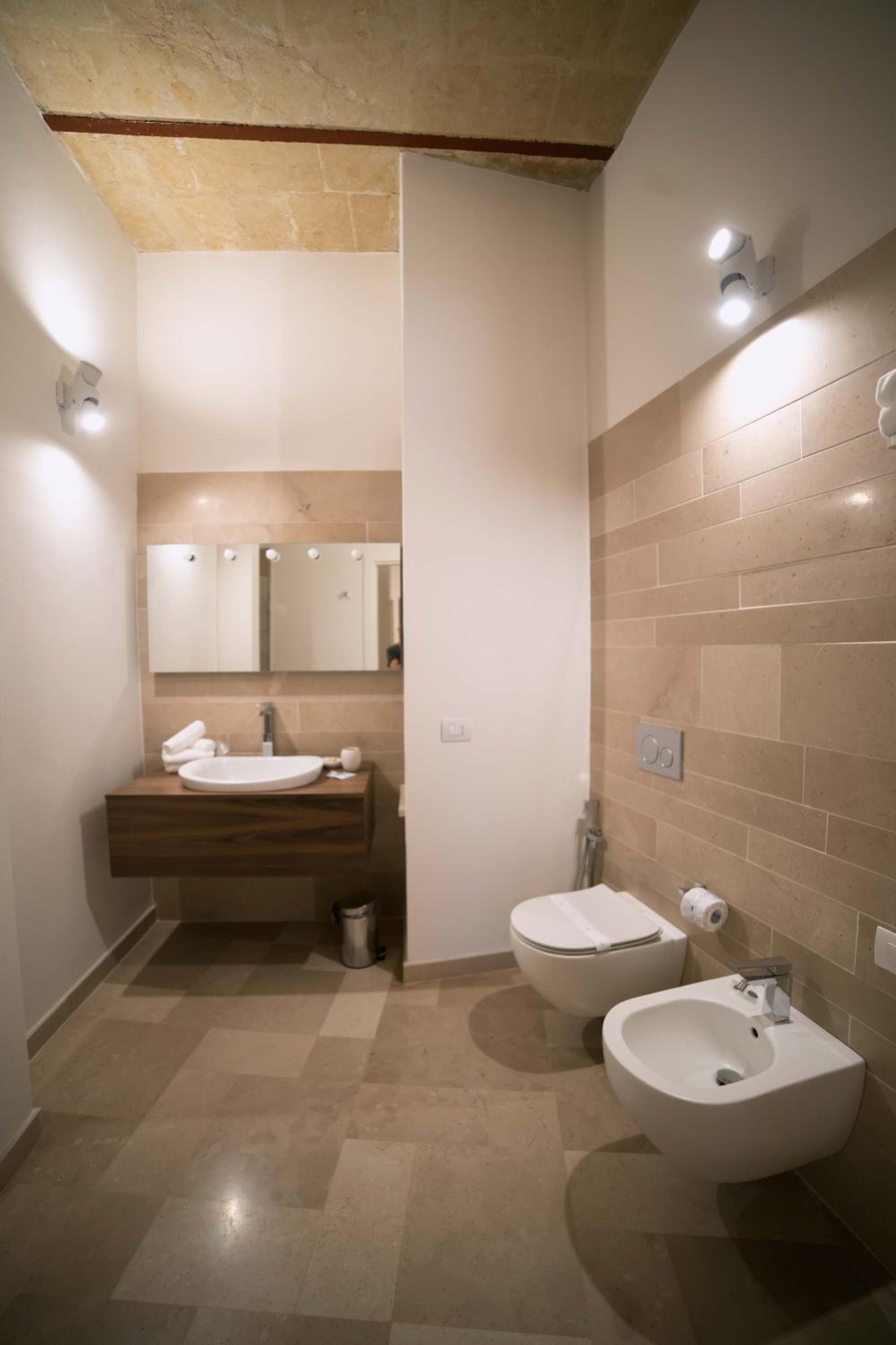 Deluxe Room - Annex - Photo 9